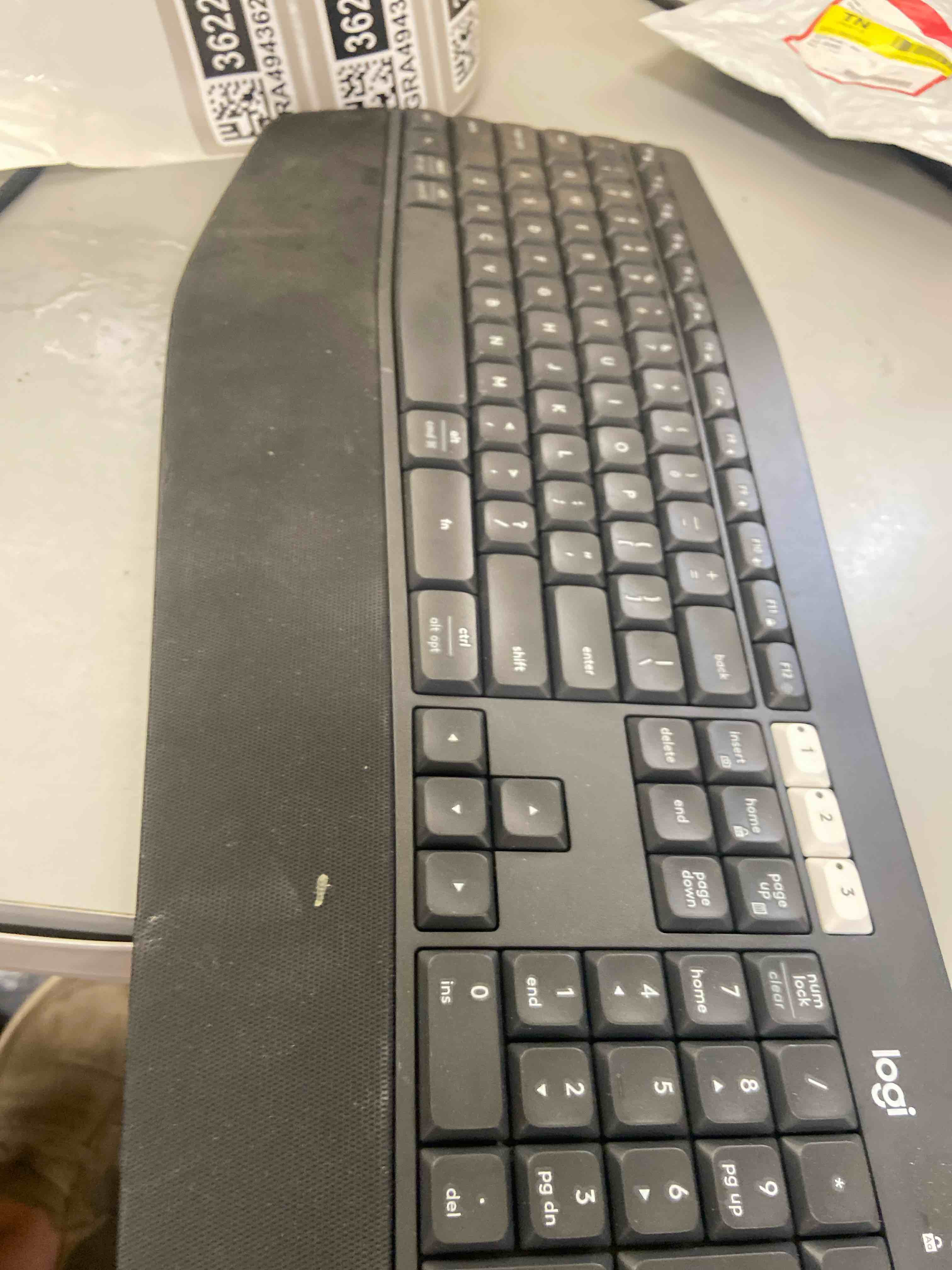 Condition photo showing Good Condition for logitech mk850 performance wireless keyboard and mouse combo for windows, macos & chromeos, bluetooth & 2.4 ghz usb receiver, full-size ergonomic keyboard, multi-device, cushioned palm rest – graphite