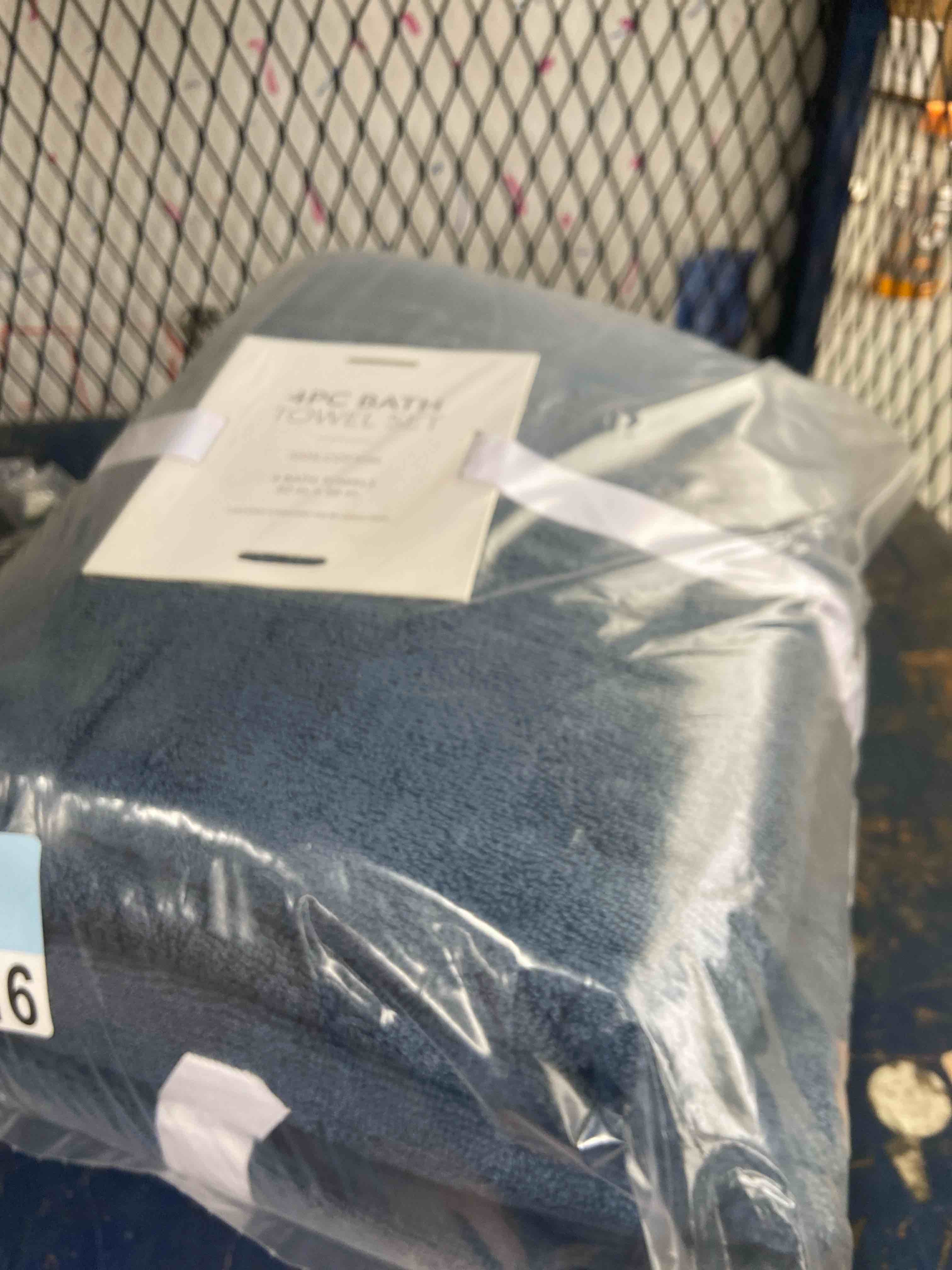 Condition photo showing New/Like New for noble linens 4 piece farmhouse cotton bath towel set  navy blue