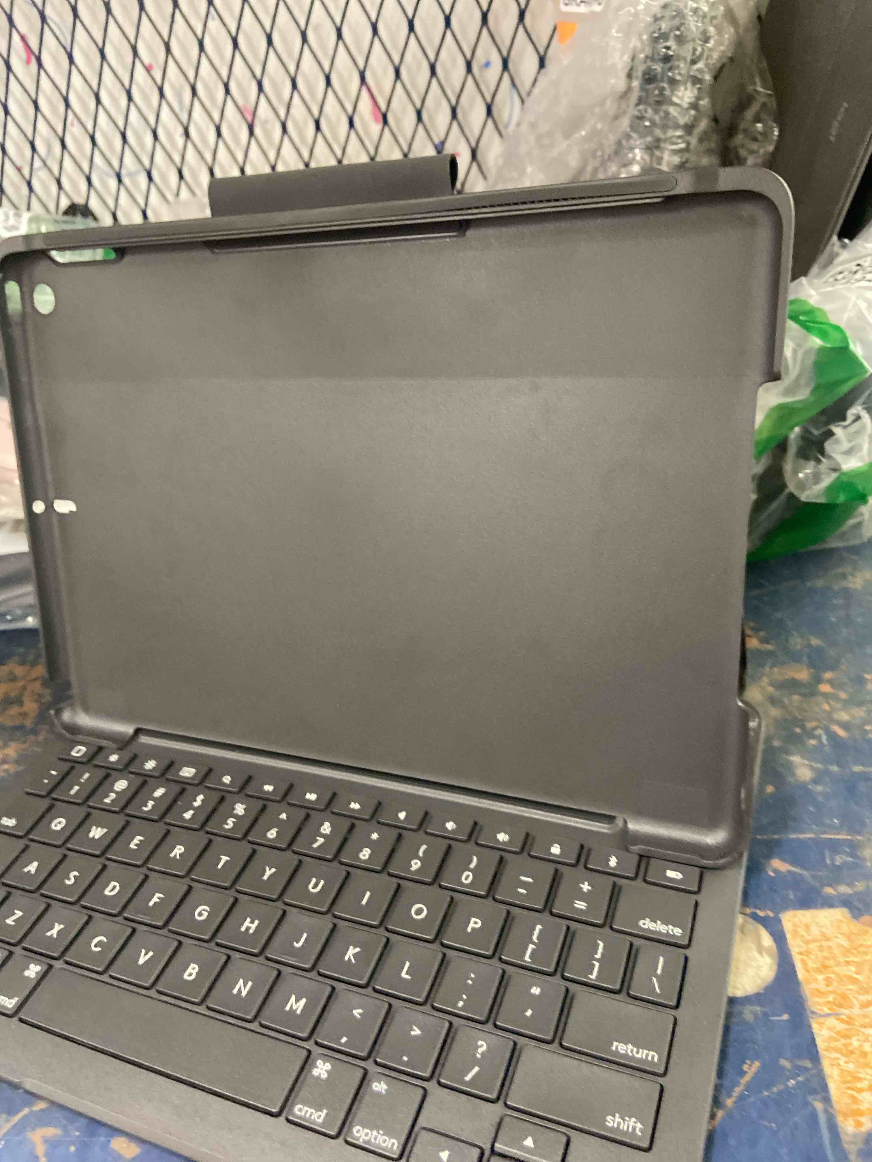 Condition photo showing Good Condition for logitech ipad (7th, 8th and 9th generation) keyboard case | slim folio with integrated wireless keyboard (graphite), 7.3" x 10.1" x 0.9" slim folio tablet keyboard