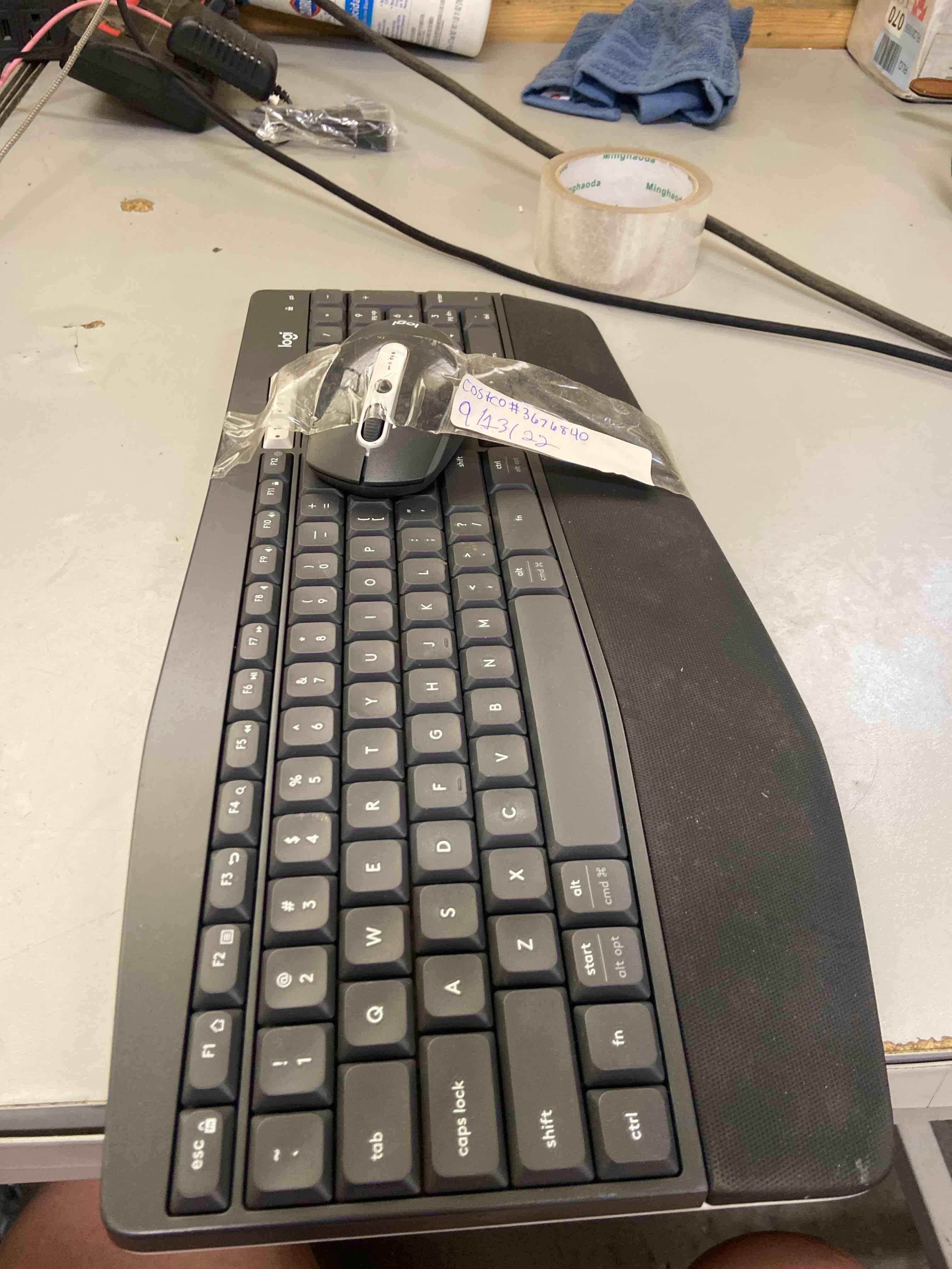 Condition photo showing Good Condition for logitech mk825 performance wireless keyboard & mouse combo