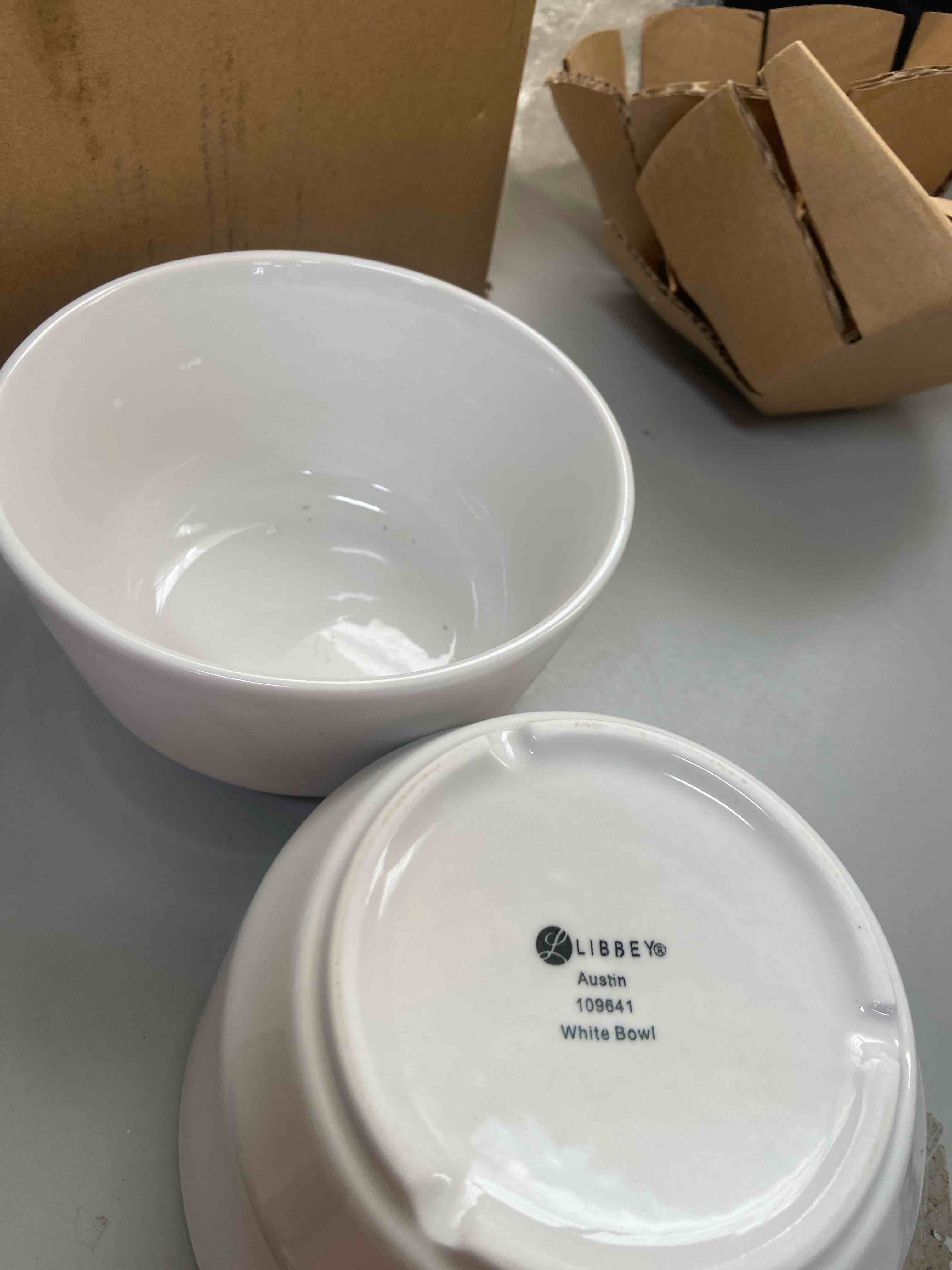 Condition photo showing Good Condition for libbey austin 28 ounce porcelain soup salad bowl, set of 4, white white bowl