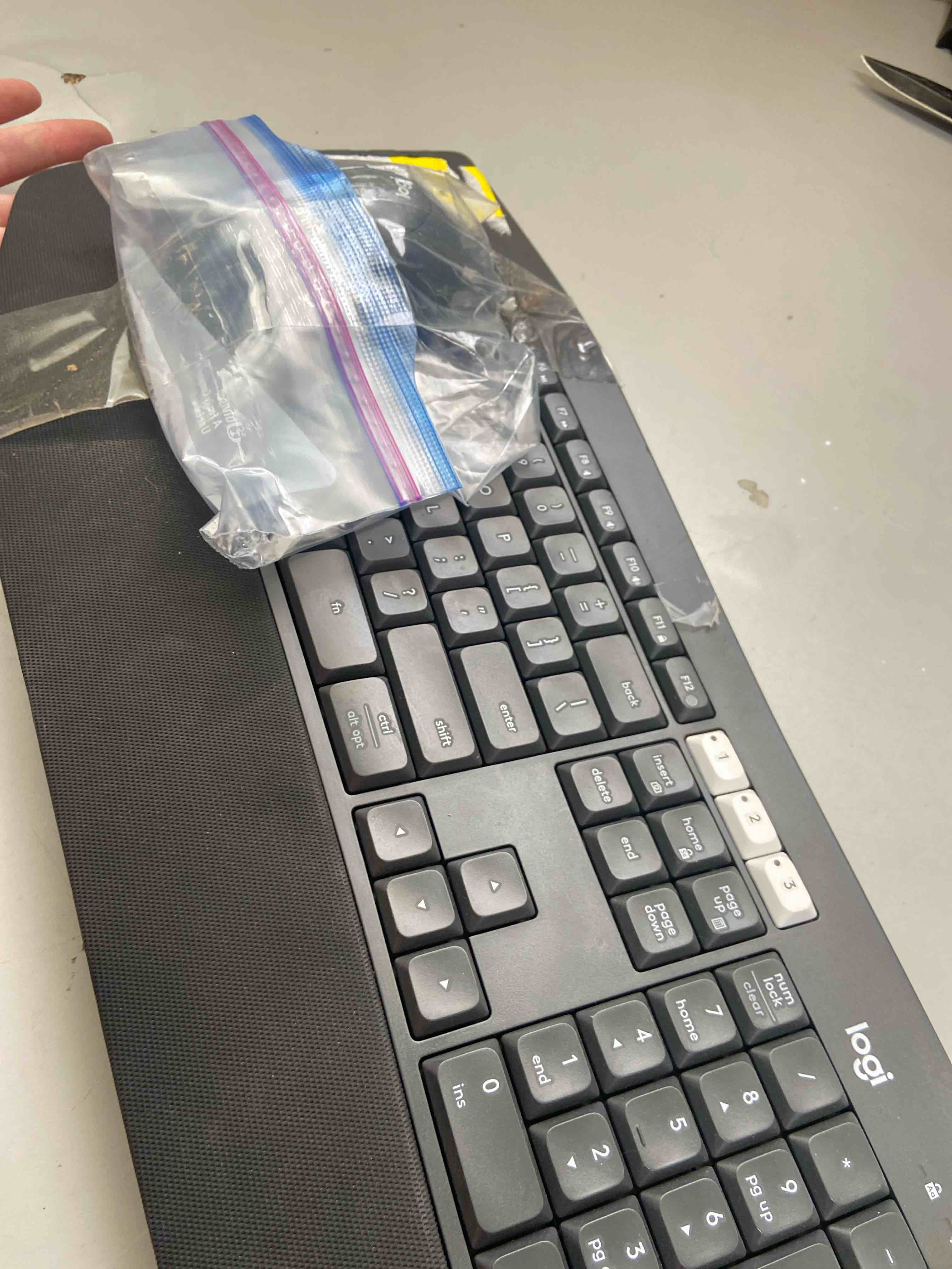 Condition photo showing Good Condition for logitech mk825 performance wireless keyboard & mouse combo