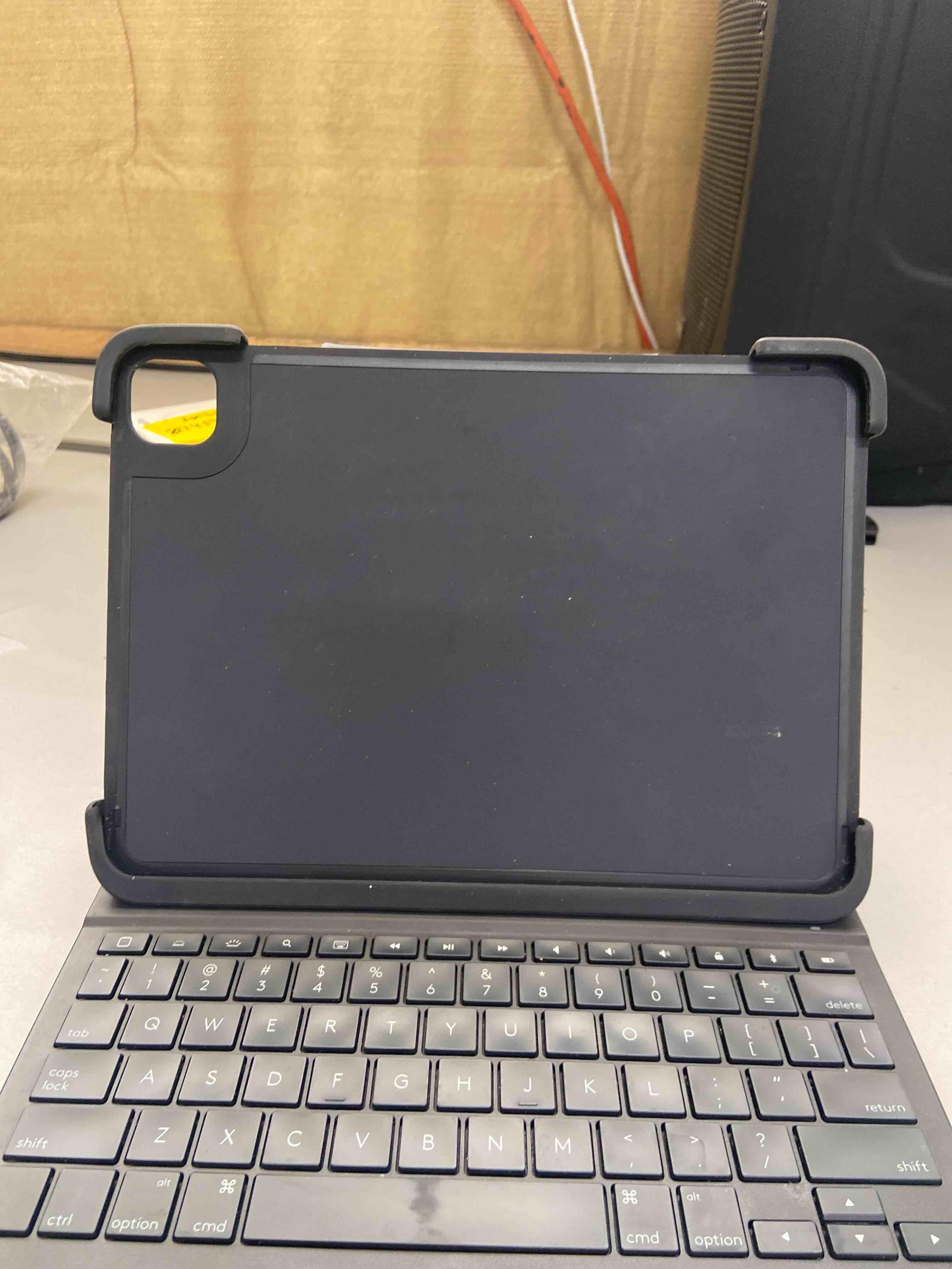 Condition photo showing Good Condition for logitech slim folio pro ipad pro 12.9-inch (3rd gen) keyboard case with integrated backlit bluetooth keyboard (only for ipad pro 12.9-inch 3rd gen)