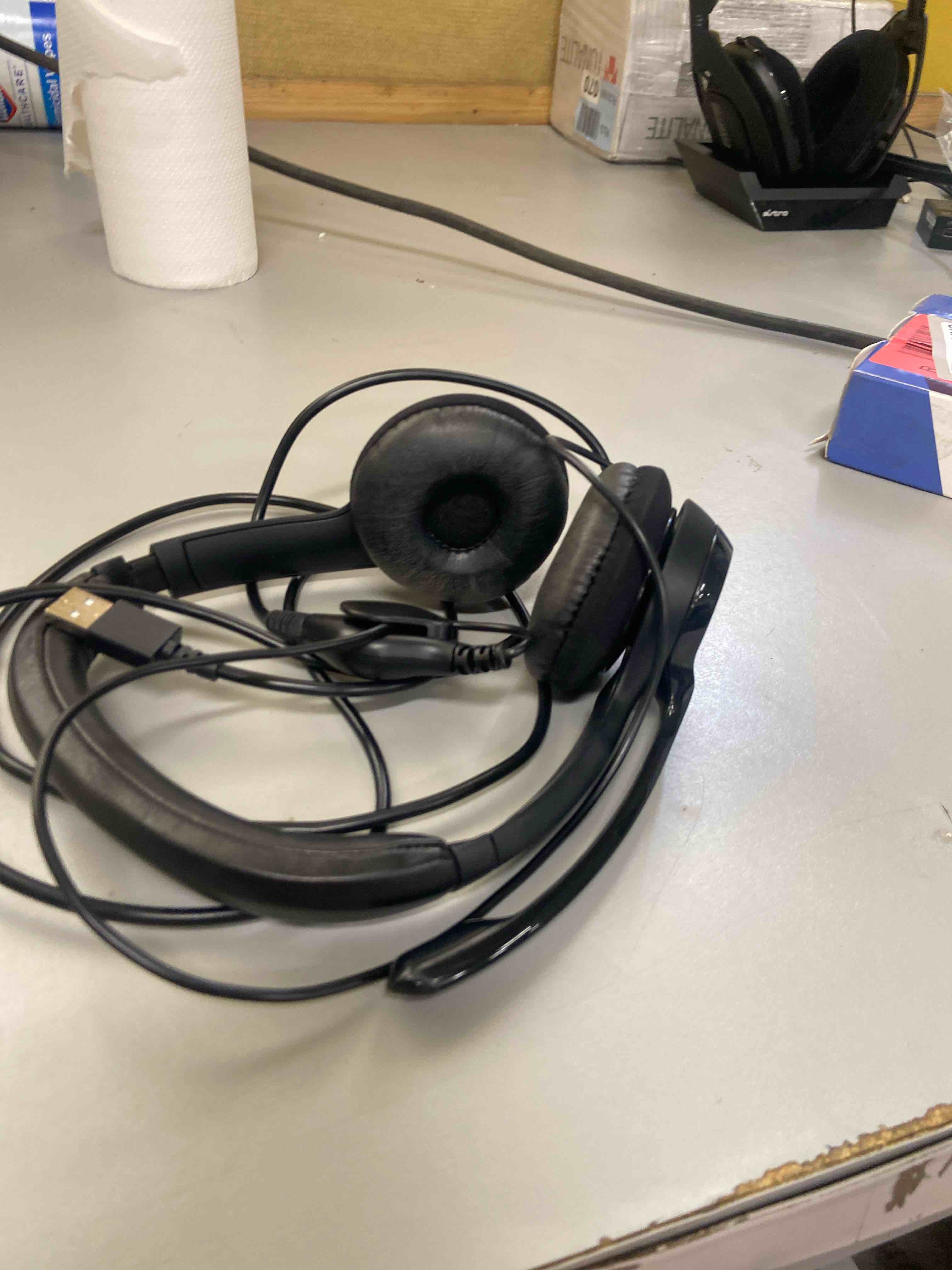Condition photo showing Good Condition for logitech h390 wired headset for pc/laptop, stereo headphones with noise cancelling microphone, usb-a, in-line controls, works with chromebook - black usb-a black