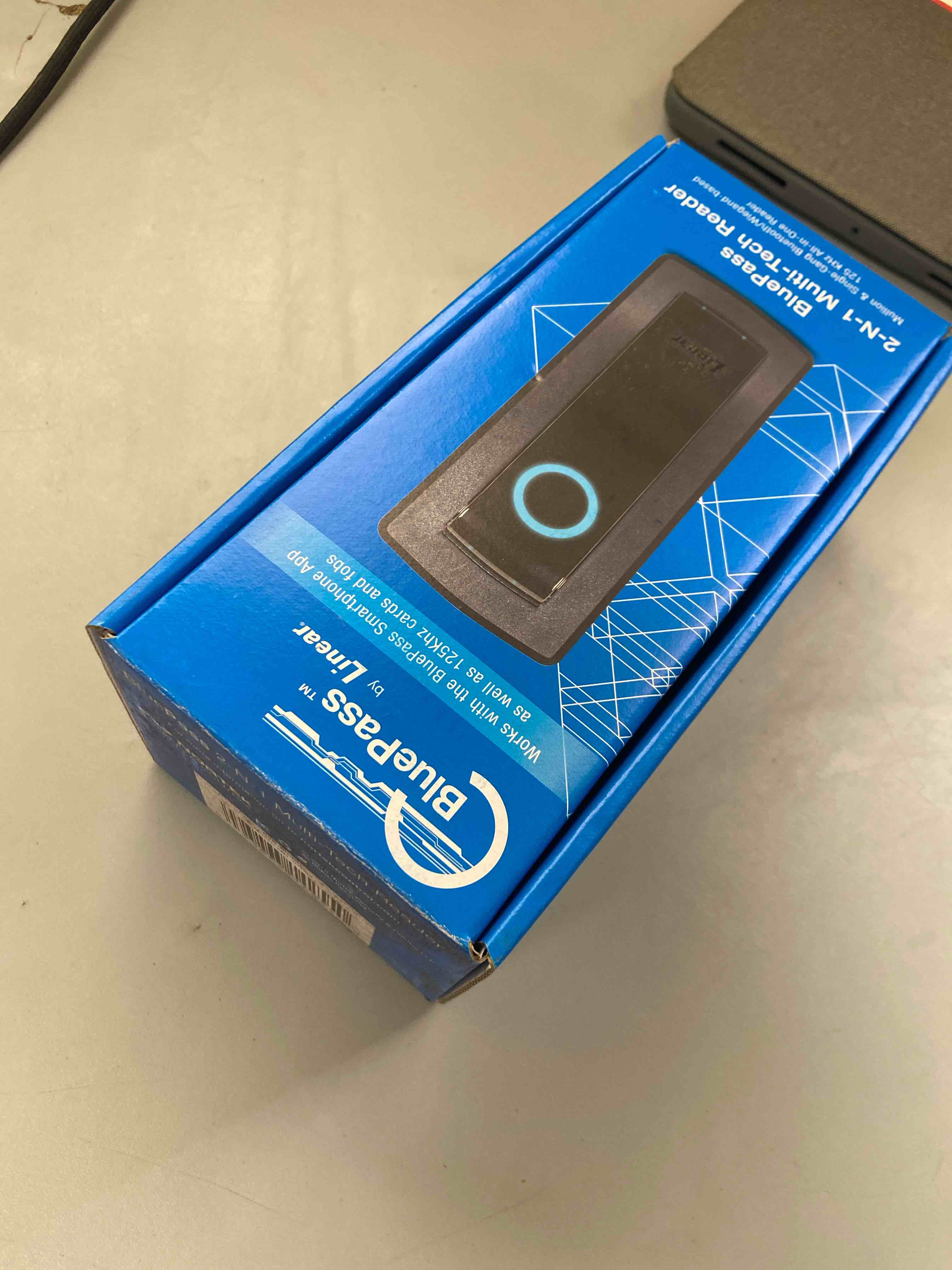 Condition photo showing New/Like New for linear 820-00001 2-n-1 bluepass multi-tech access control reader bluetooth le