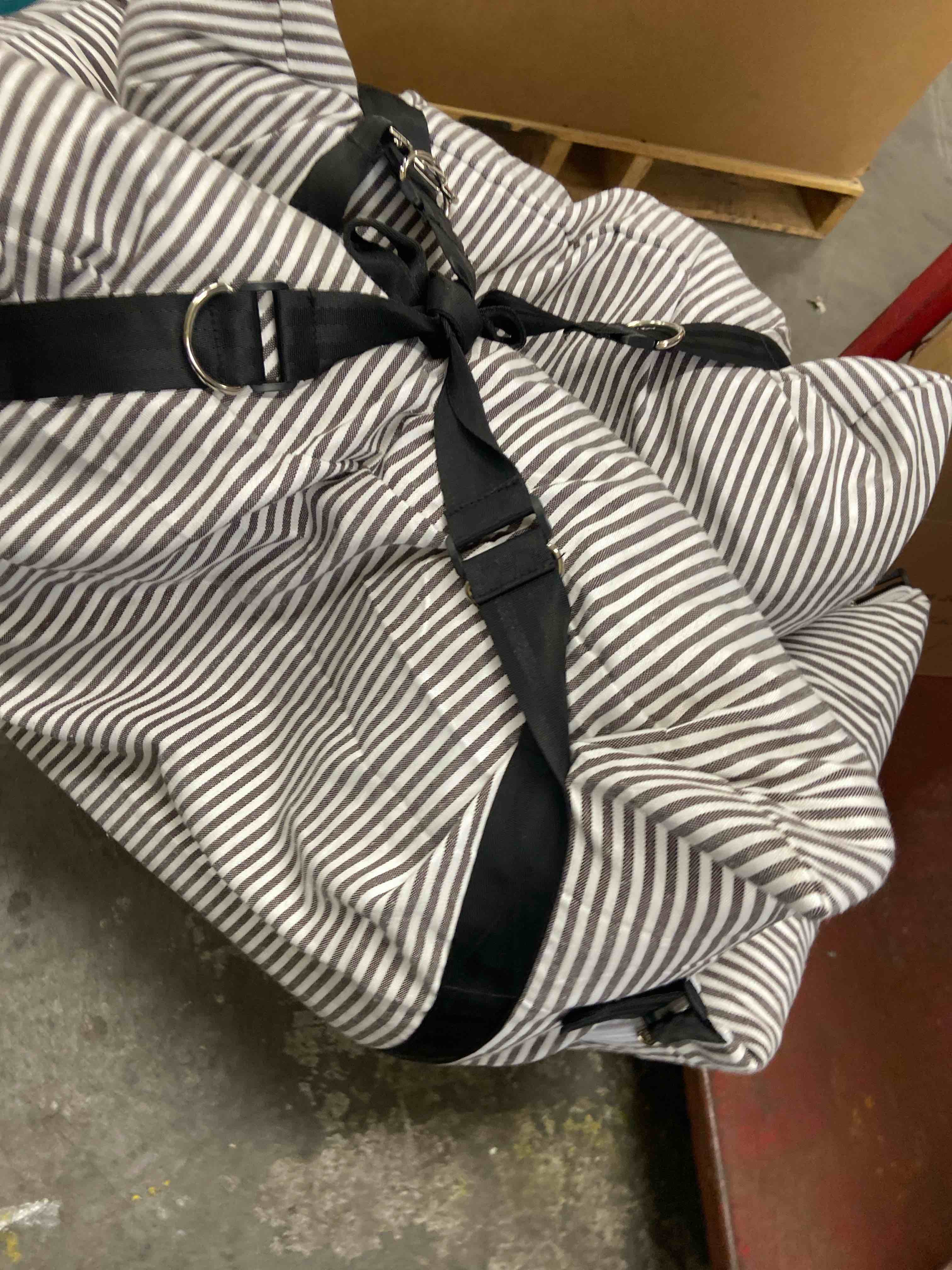 Condition photo showing New/Like New for bncktrd dog car seat for large/medium dogs under 60 lbs 2 in 1 booster seats dog bed for car and home safety travel carrier with pockets, navy blue stripes, 30''x 21''x 16" m blue stripes