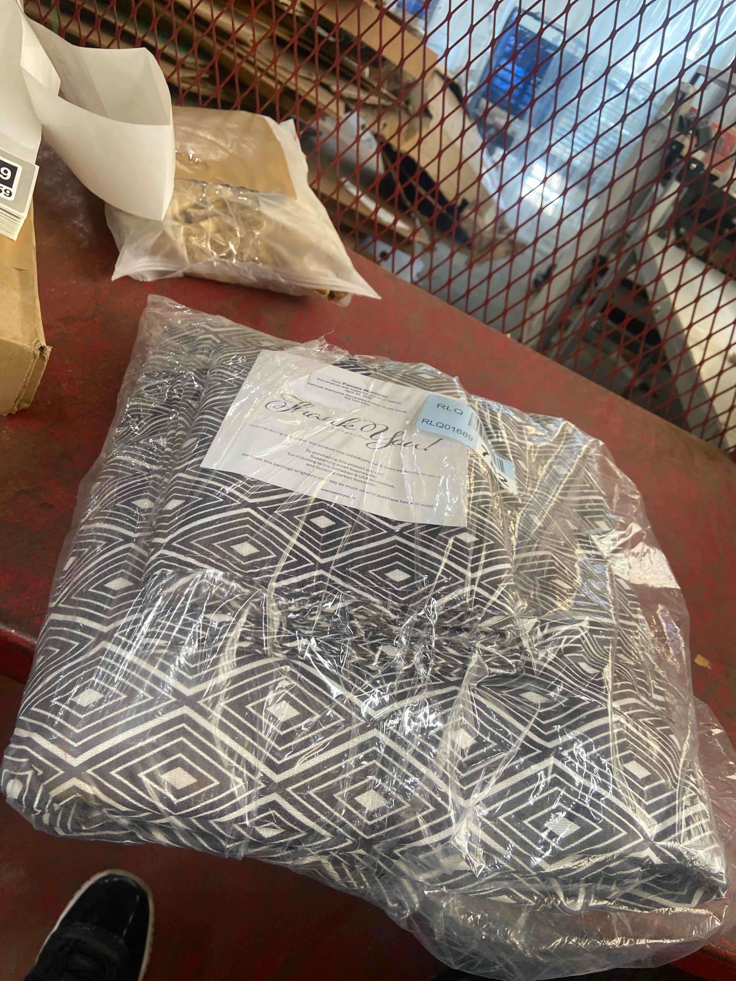 Condition photo showing New/Like New for samuel diamonds reversible cotton duvet cover set iron king 