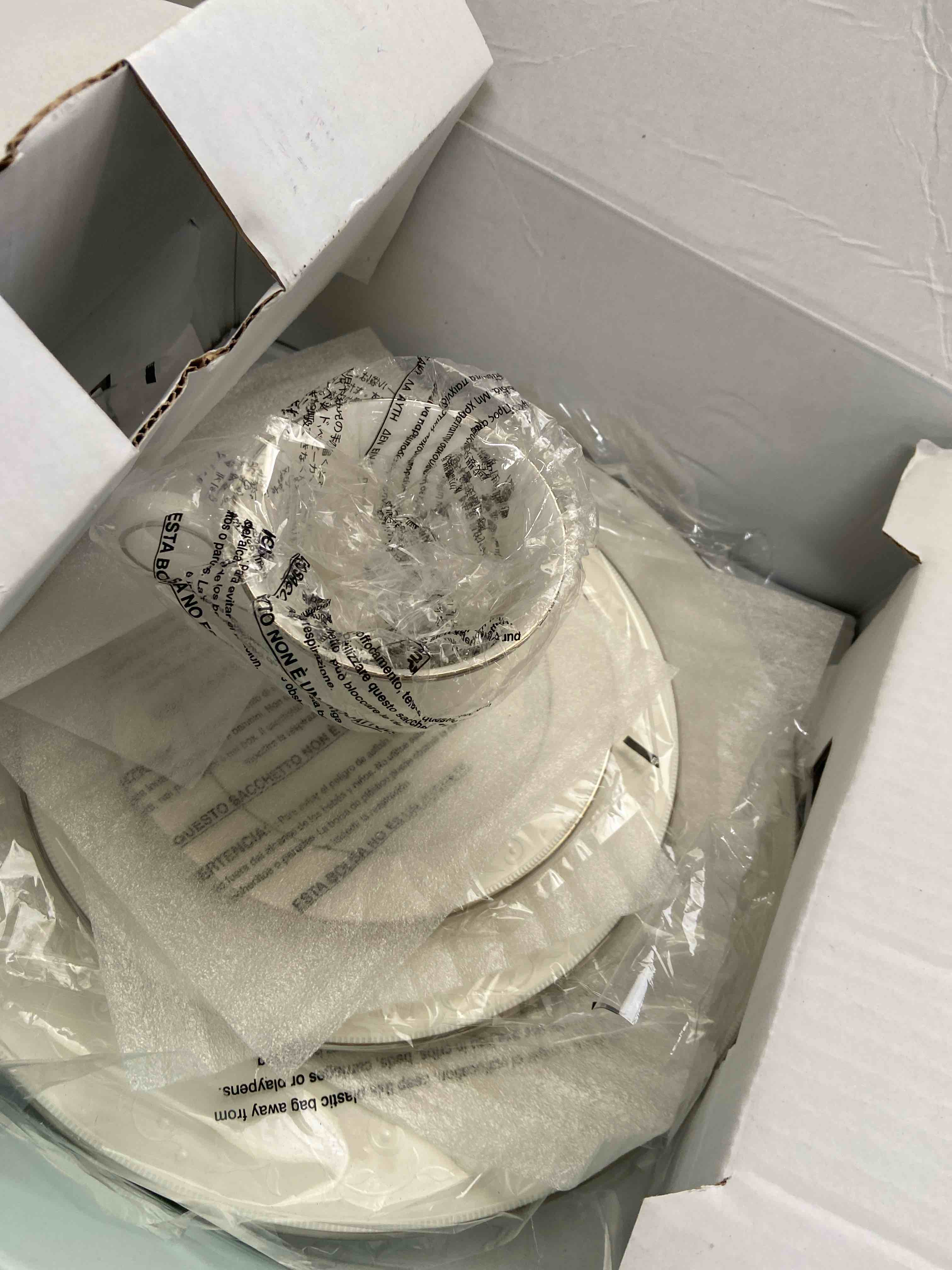 Condition photo showing New/Like New for lenox 5-piece place setting opal innocence, white