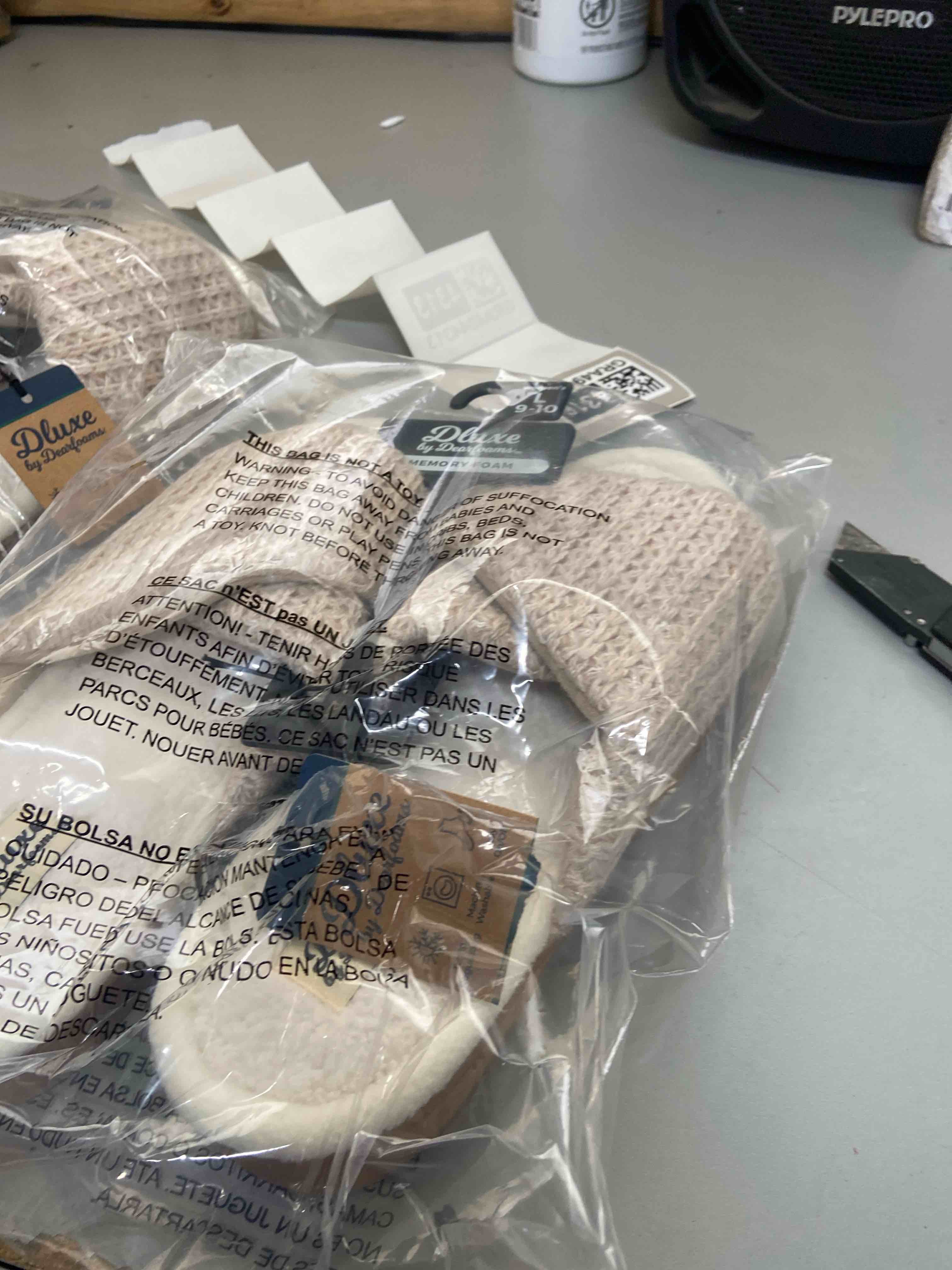 Condition photo showing New/Like New for dluxe by dearfoams women's zola knit twist vamp slide slippers - cream l