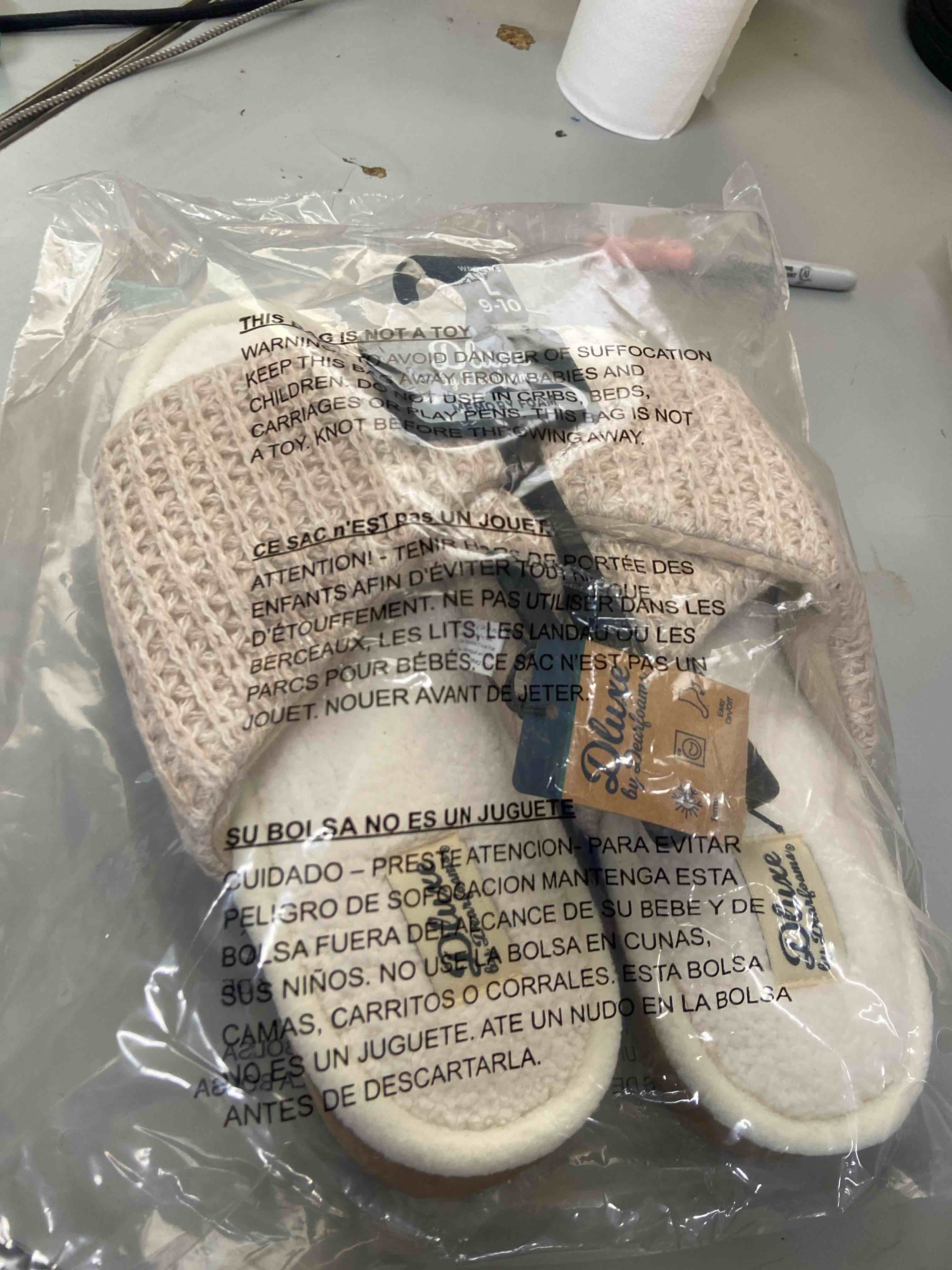 Condition photo showing New/Like New for dluxe by dearfoams women's zola knit twist vamp slide slippers - cream l