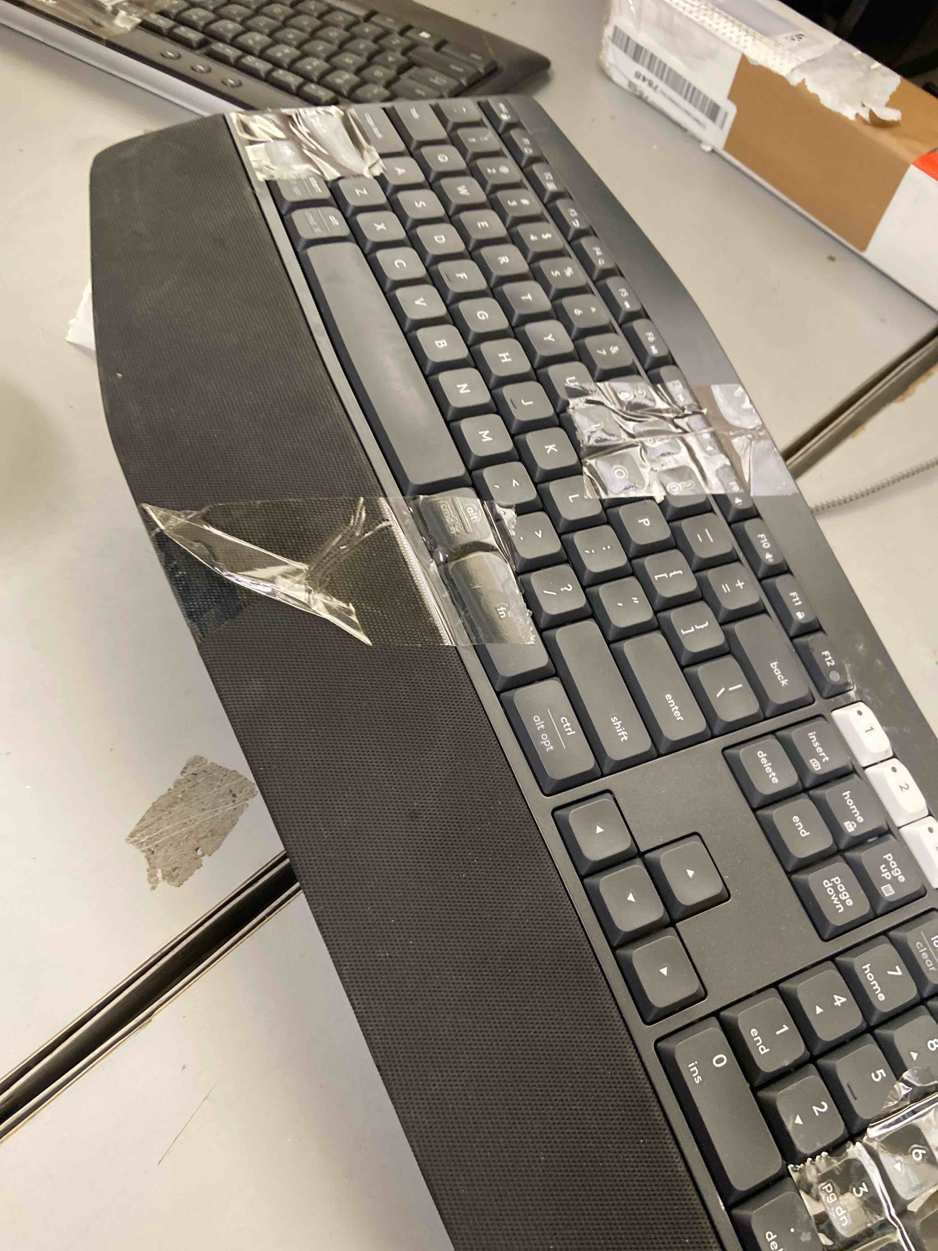 Condition photo showing Good Condition for logitech mk850 performance wireless keyboard and mouse combo for windows, macos & chromeos, bluetooth & 2.4 ghz usb receiver, full-size ergonomic keyboard, multi-device, cushioned palm rest – graphite one size