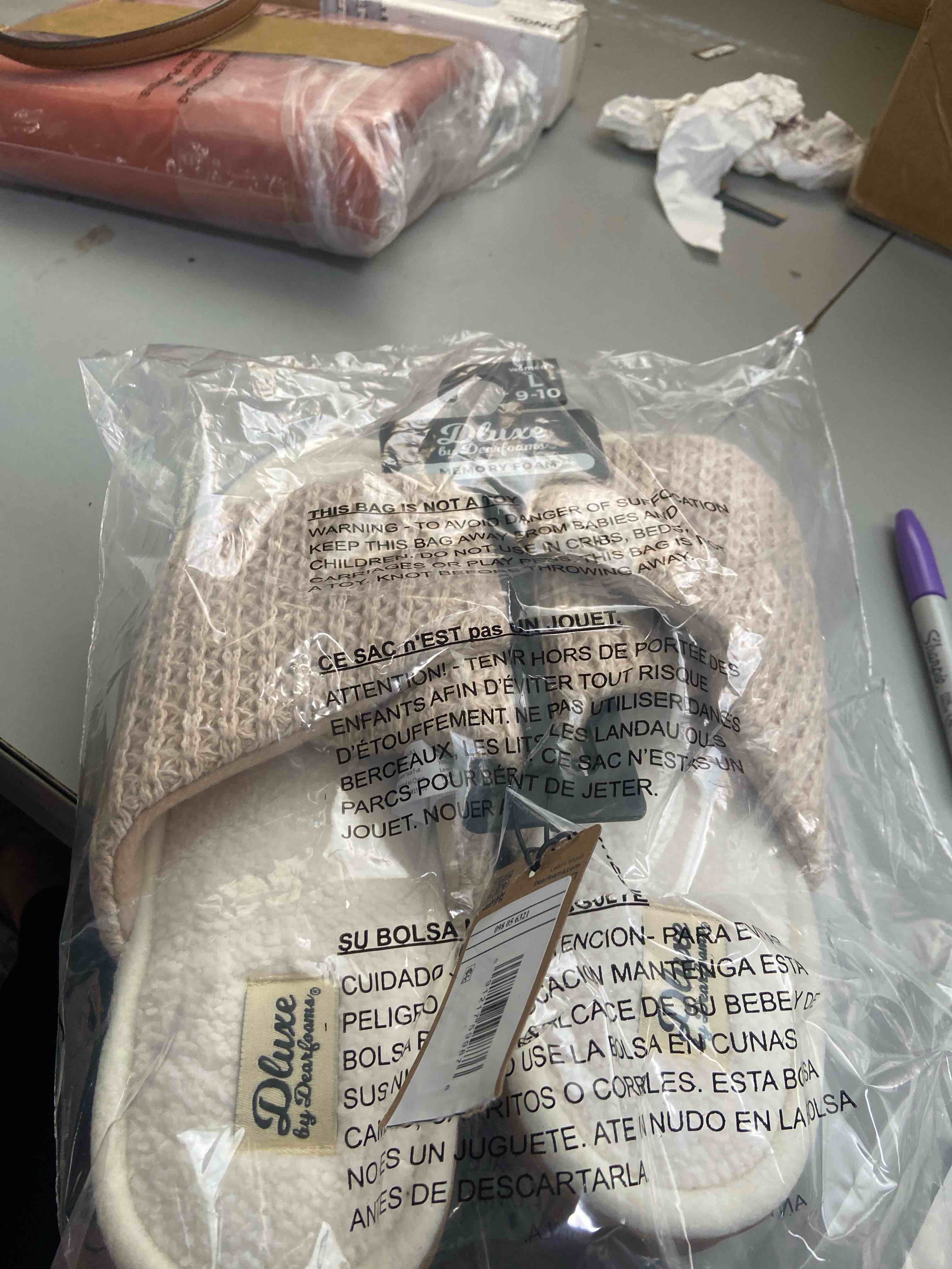 Condition photo showing New/Like New for dluxe by dearfoams women's zola knit twist vamp slide slippers - cream l