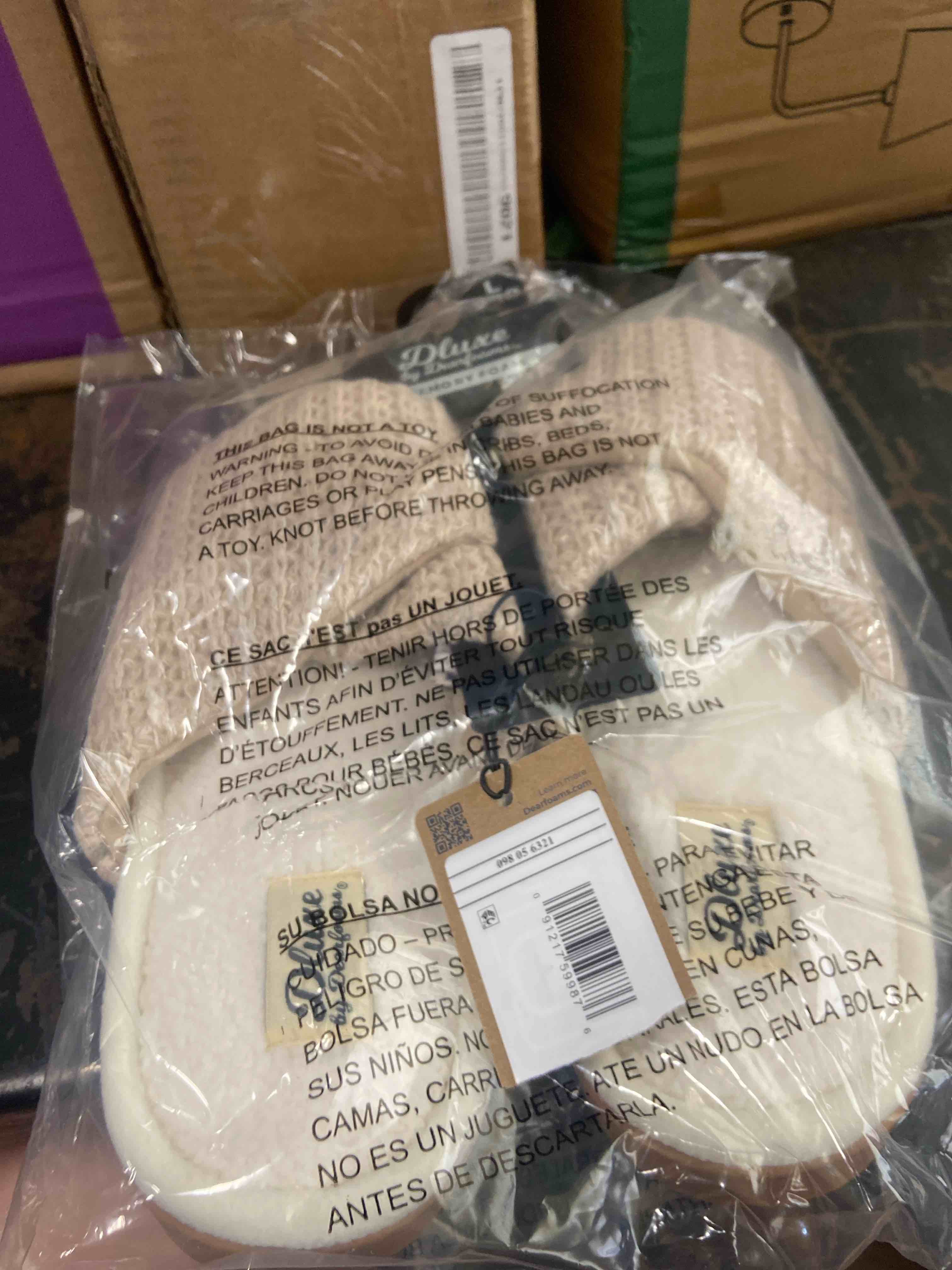Condition photo showing New/Like New for dluxe by dearfoams women's zola knit twist vamp slide slippers - cream l