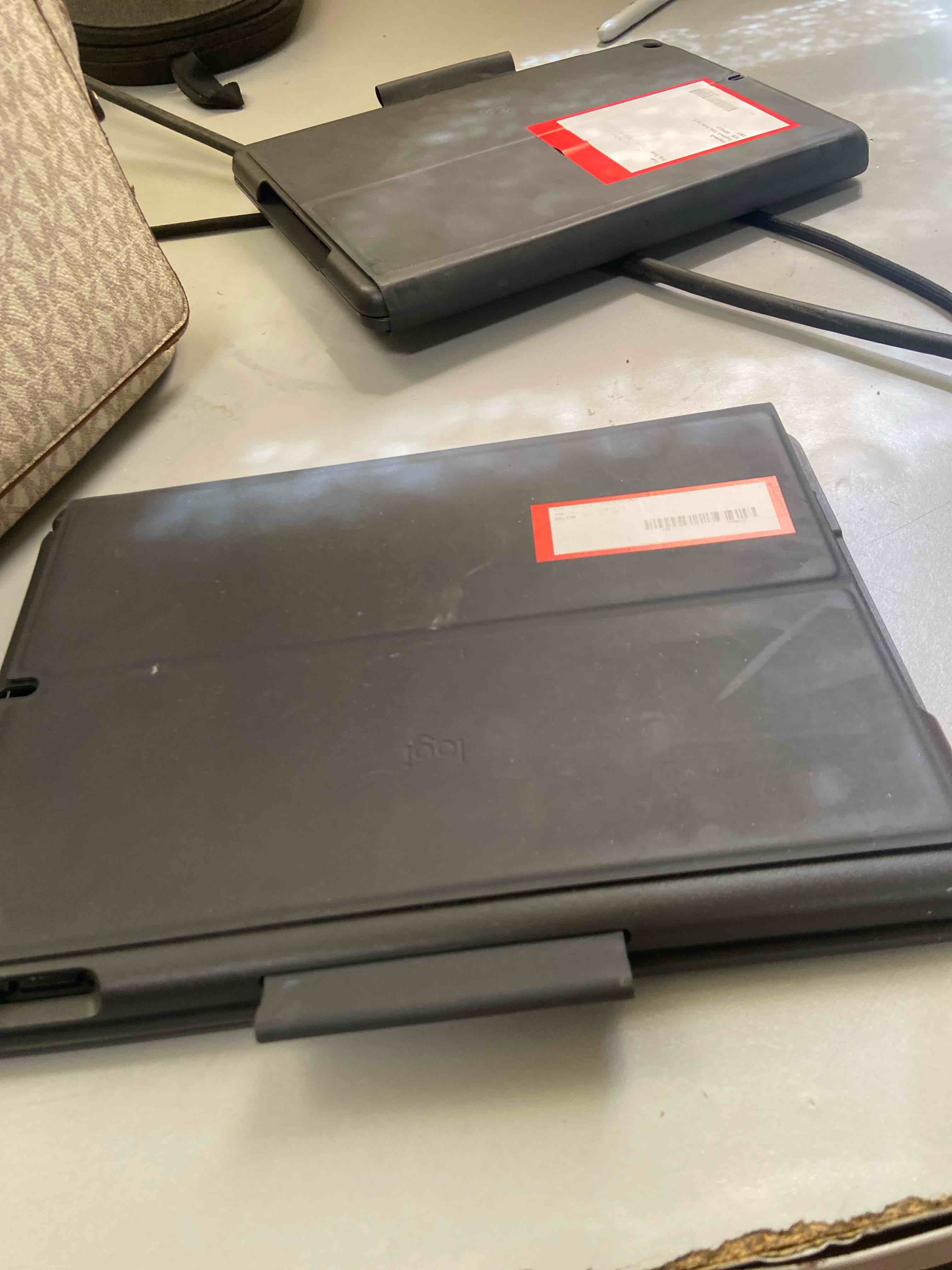 Condition photo showing New/Like New for logitech slim folio keyboard case for ipad (10th gen & a16) with integrated bluetooth wireless keyboard slim folio tablet keyboard oxford gray