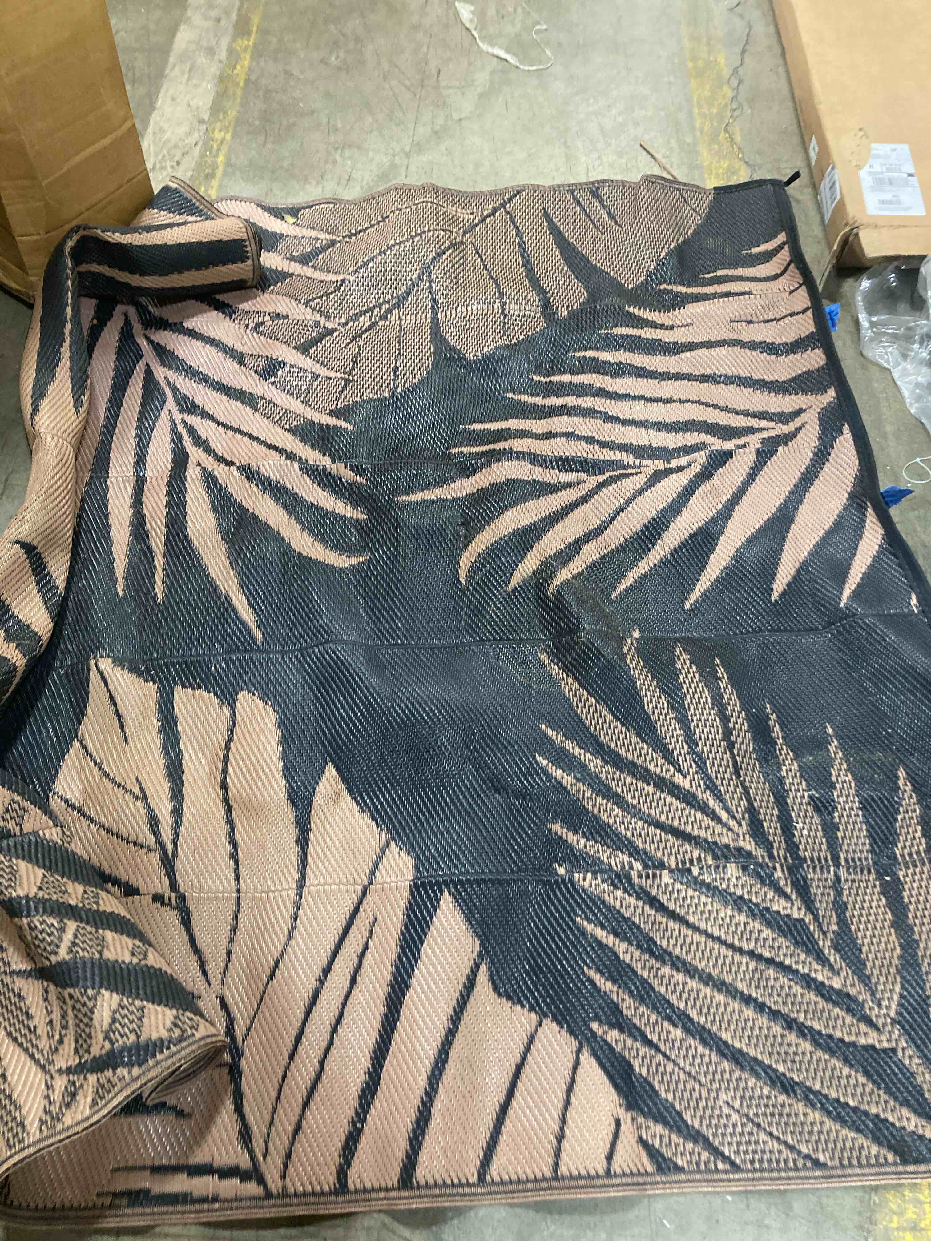 GENIMO Outdoor Rug 5' x 8' Waterproof for Patios Clearance, Reversible Outdoor Plastic Straw Camping Rug Carpet, Large Area Rugs Mats for RV, Picnic, Backyard, Deck, Balcony, Porch, Beach, Black&Brown