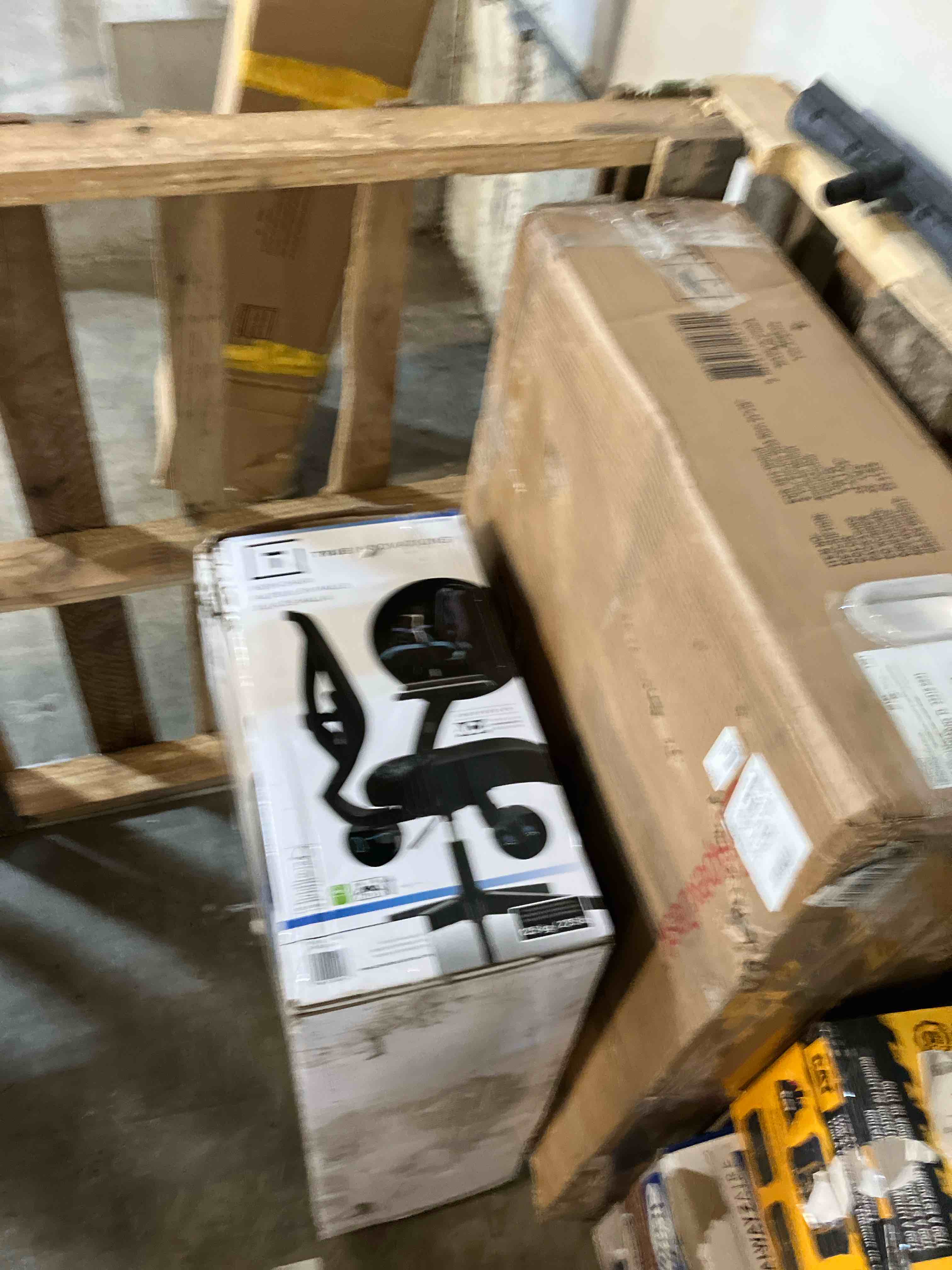https://s3.amazonaws.com/lotting-images-prod/phillipi/GRN4774659_1733848188059.jpeg