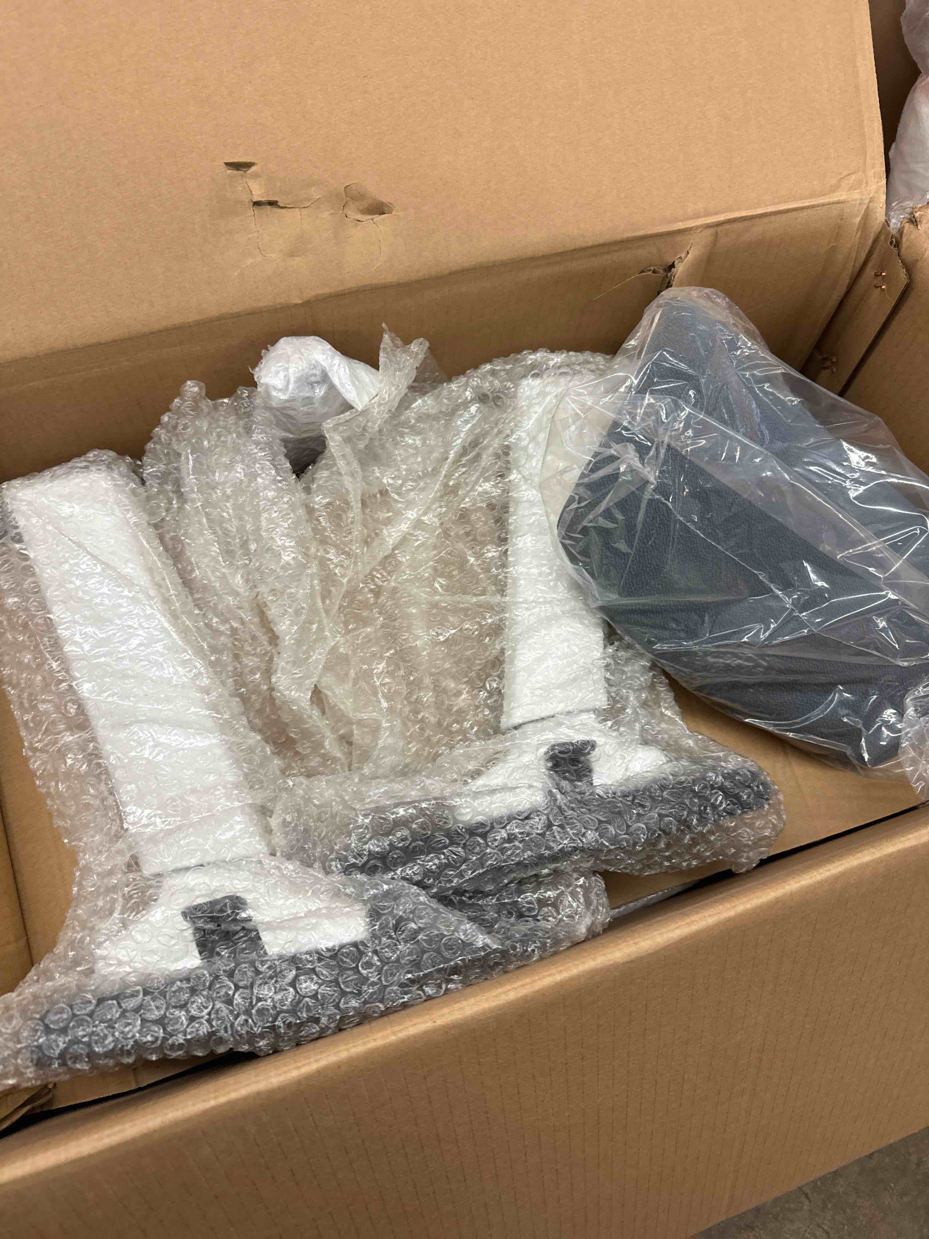 https://s3.amazonaws.com/lotting-images-prod/phillipi/GRN5120943_1709828510570.jpeg
