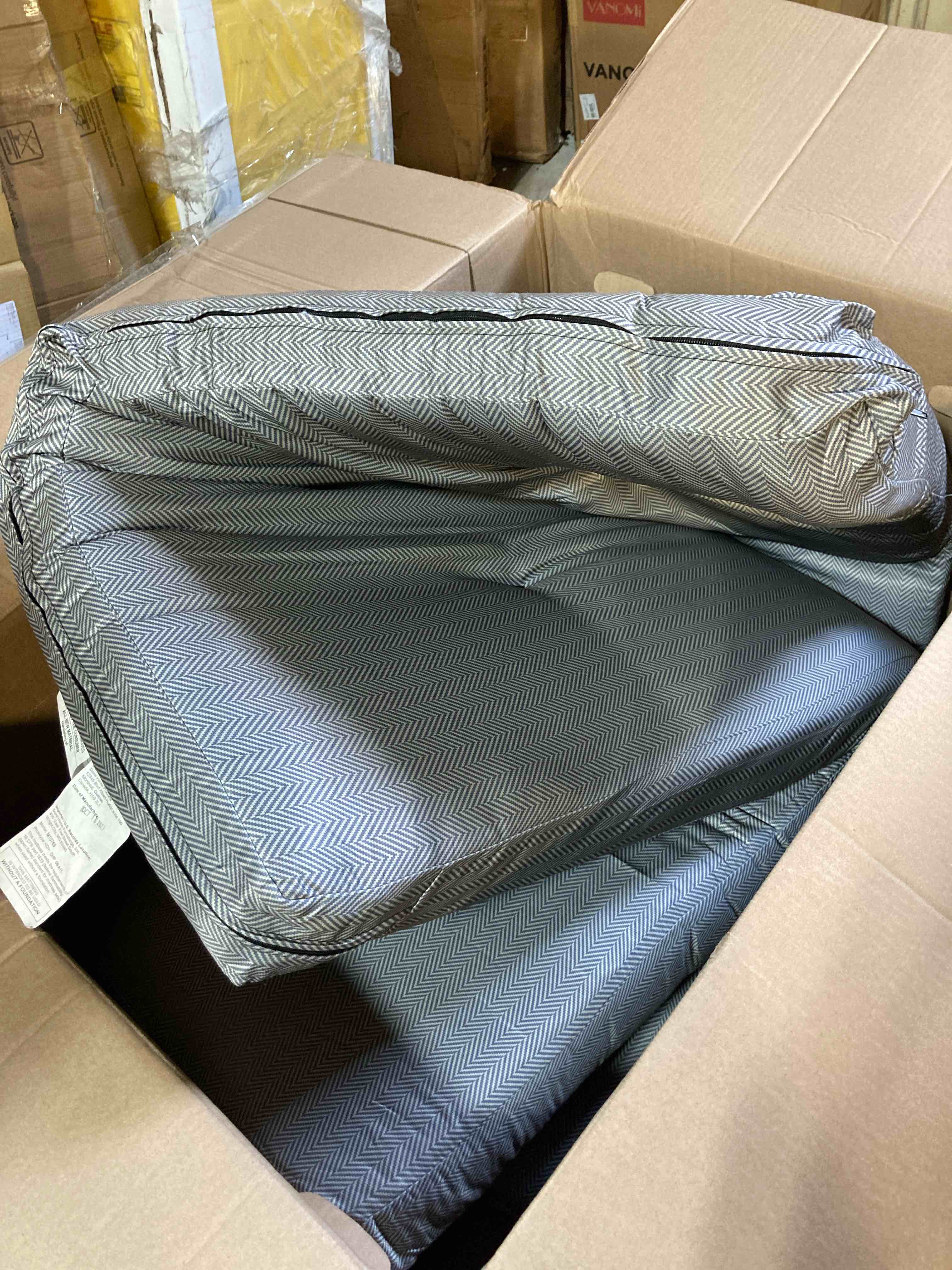 https://s3.amazonaws.com/lotting-images-prod/phillipi/GRN5518466_1712150575762.jpeg