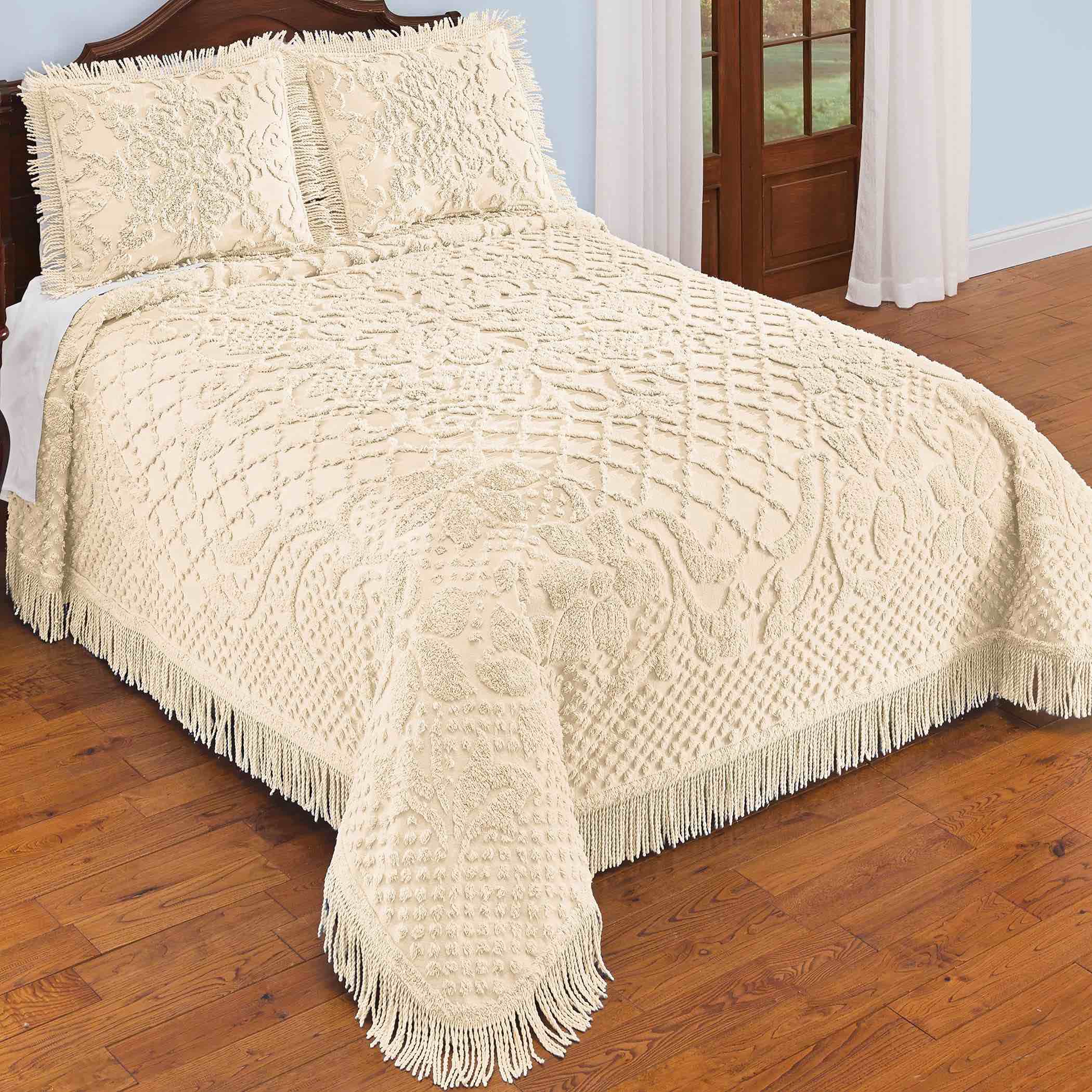 Collections Etc Soft & Luxurious Diamond Pattern Bella Chenille Bedspread - Bedroom Home Decor - Machine Wash, Polyester - Choose Twin, Full, Queen, King