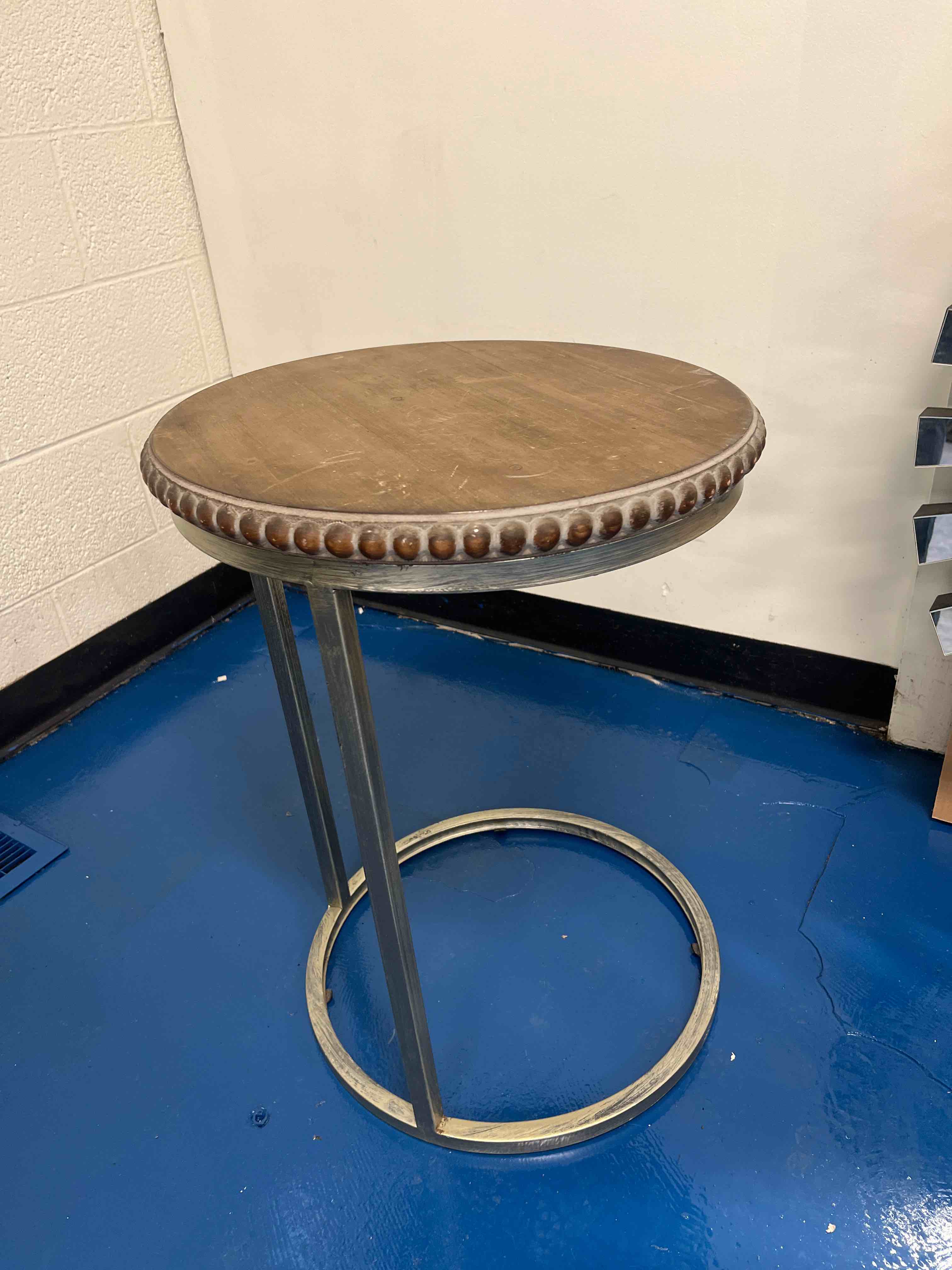 Round C-Table with Beaded Base