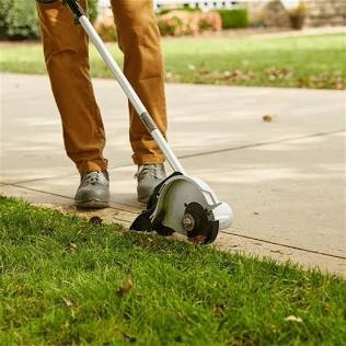 Greenworks Pro 80 V 8-in Lawn Edger with Battery, Charger and 3 Extra Blades 2702002CO