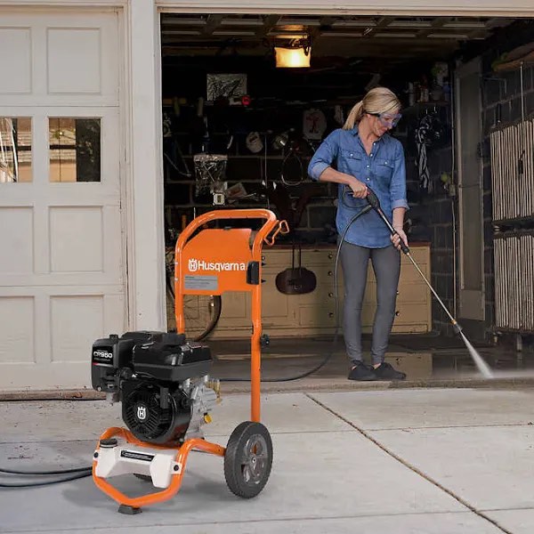 Husqvarna 3200 PSI Gas Pressure Washer (Missing Wheel, Replacement Wheel Set $18.99, Replacement Tips & Gun $26.99, See Photos.)
