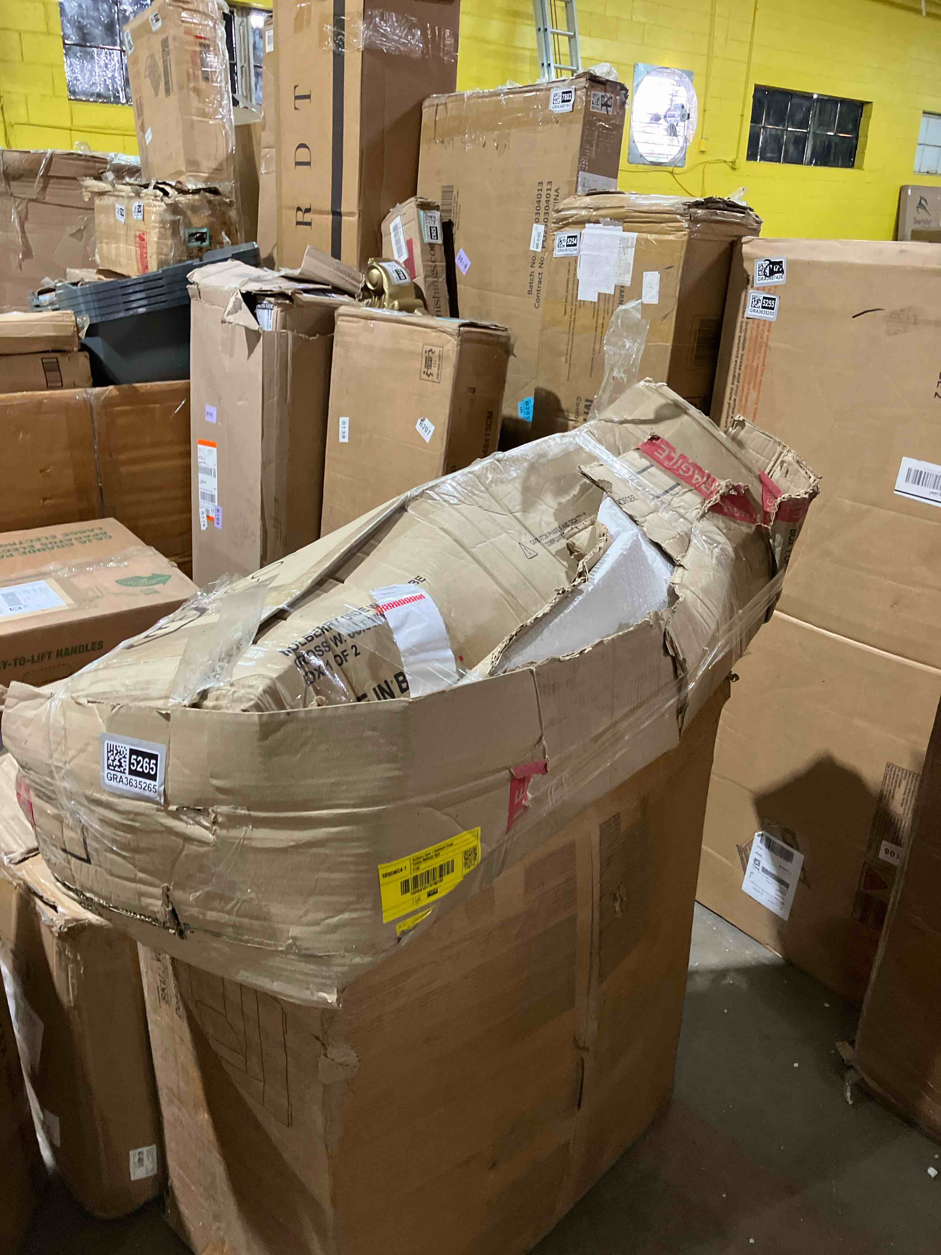 https://s3.amazonaws.com/lotting-images-prod/phillipi/PHL-WAYFAIR2_1759159988738.jpeg