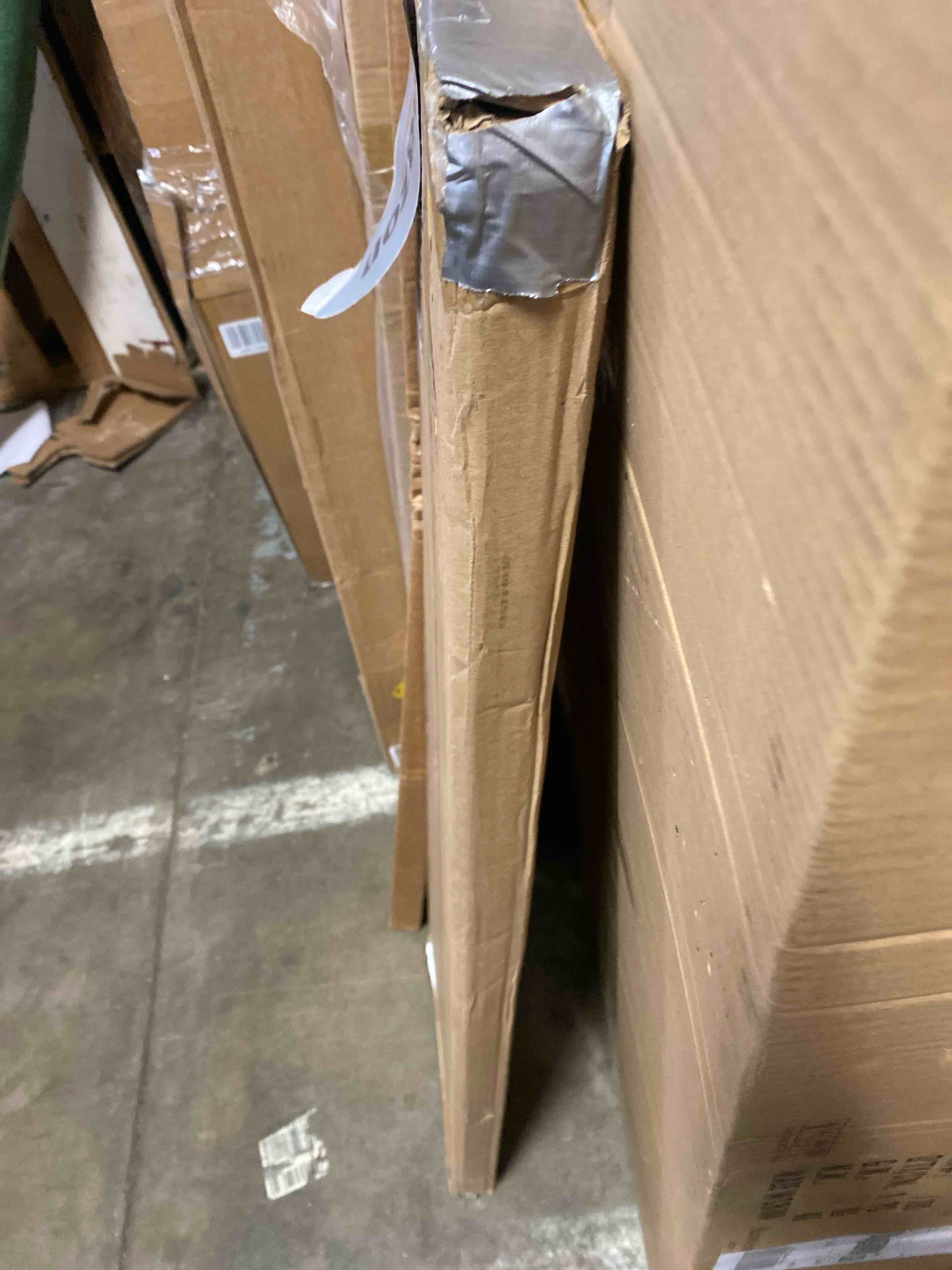 https://s3.amazonaws.com/lotting-images-prod/phillipi/PNK0123206_1731015961666.jpeg