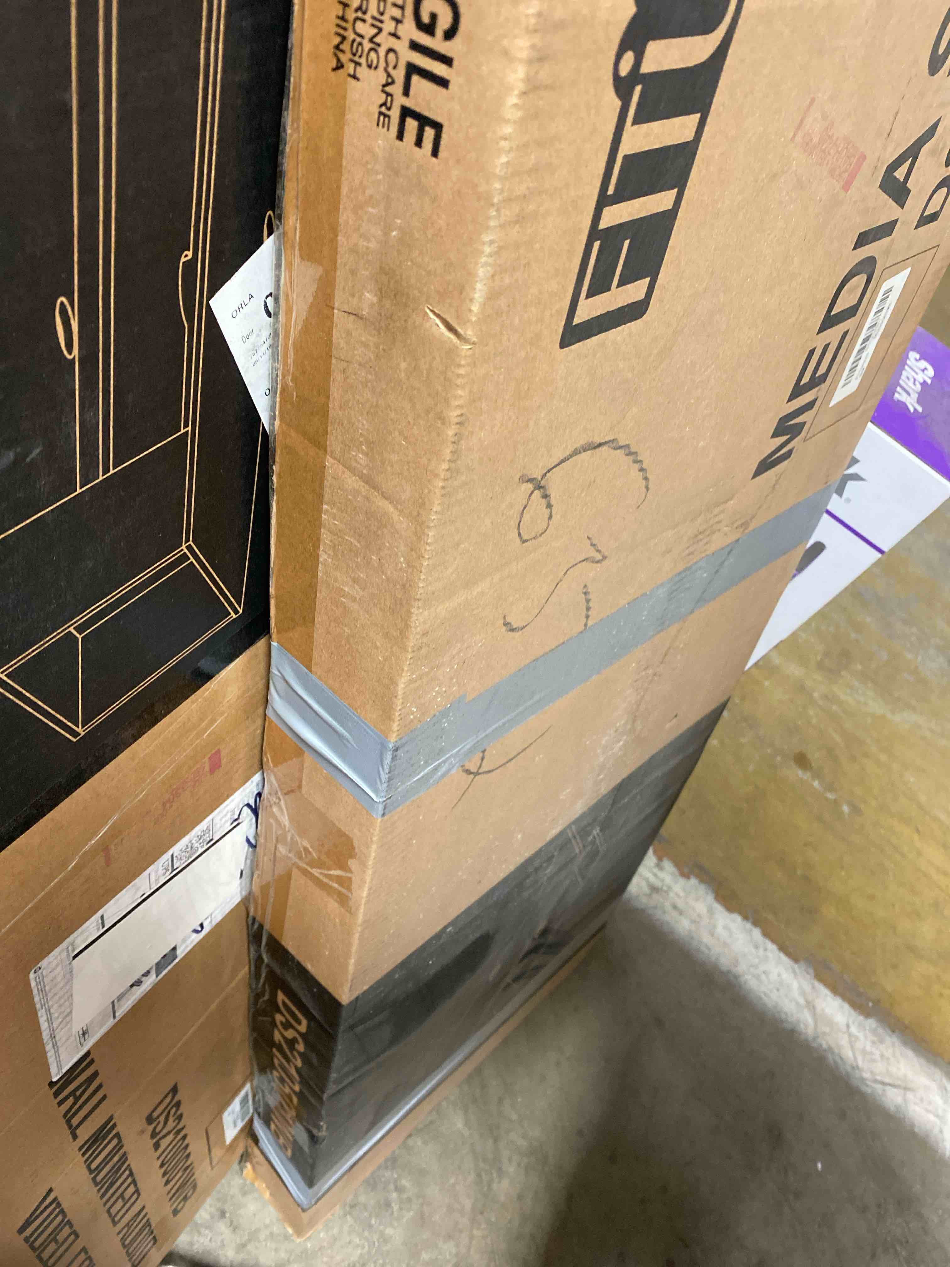 https://s3.amazonaws.com/lotting-images-prod/phillipi/PNK0130625_1727193897634.jpeg