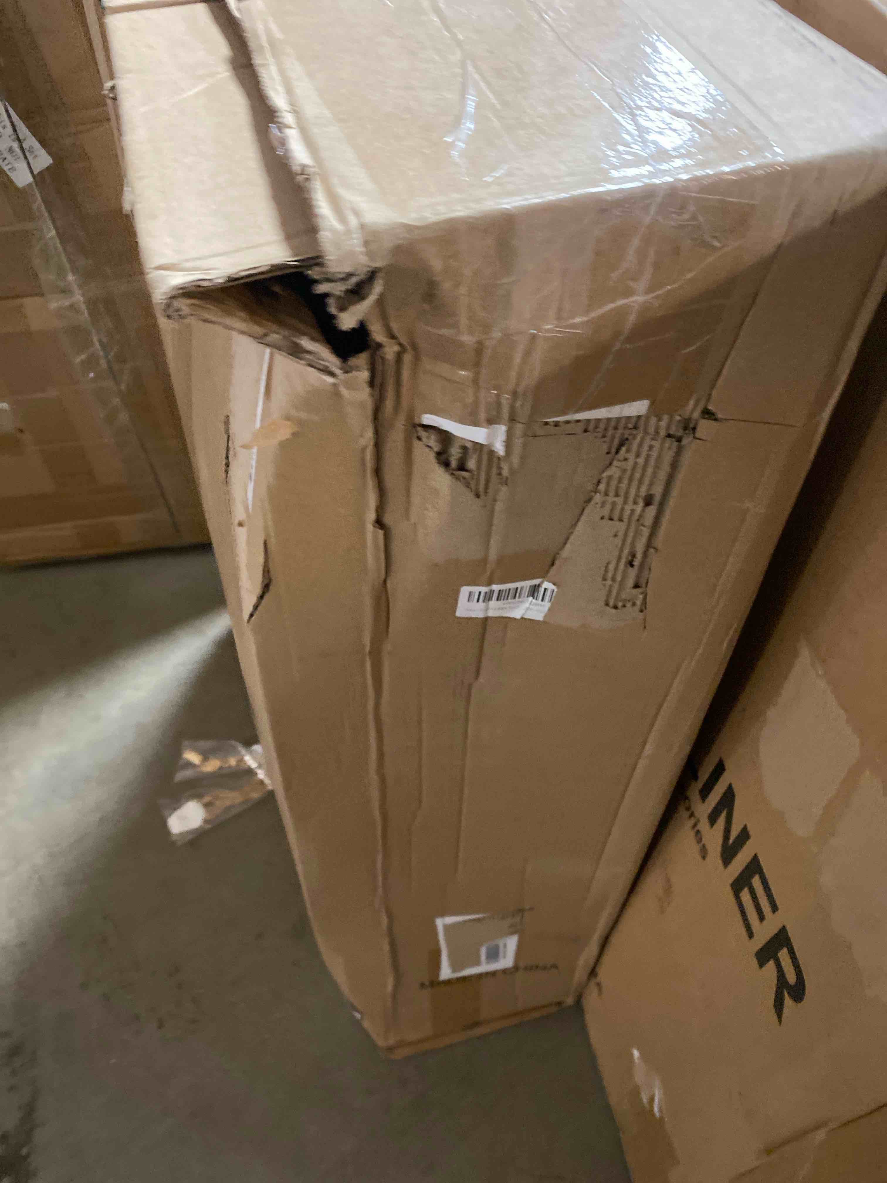 https://s3.amazonaws.com/lotting-images-prod/phillipi/PNK0399790_1739903885079.jpeg