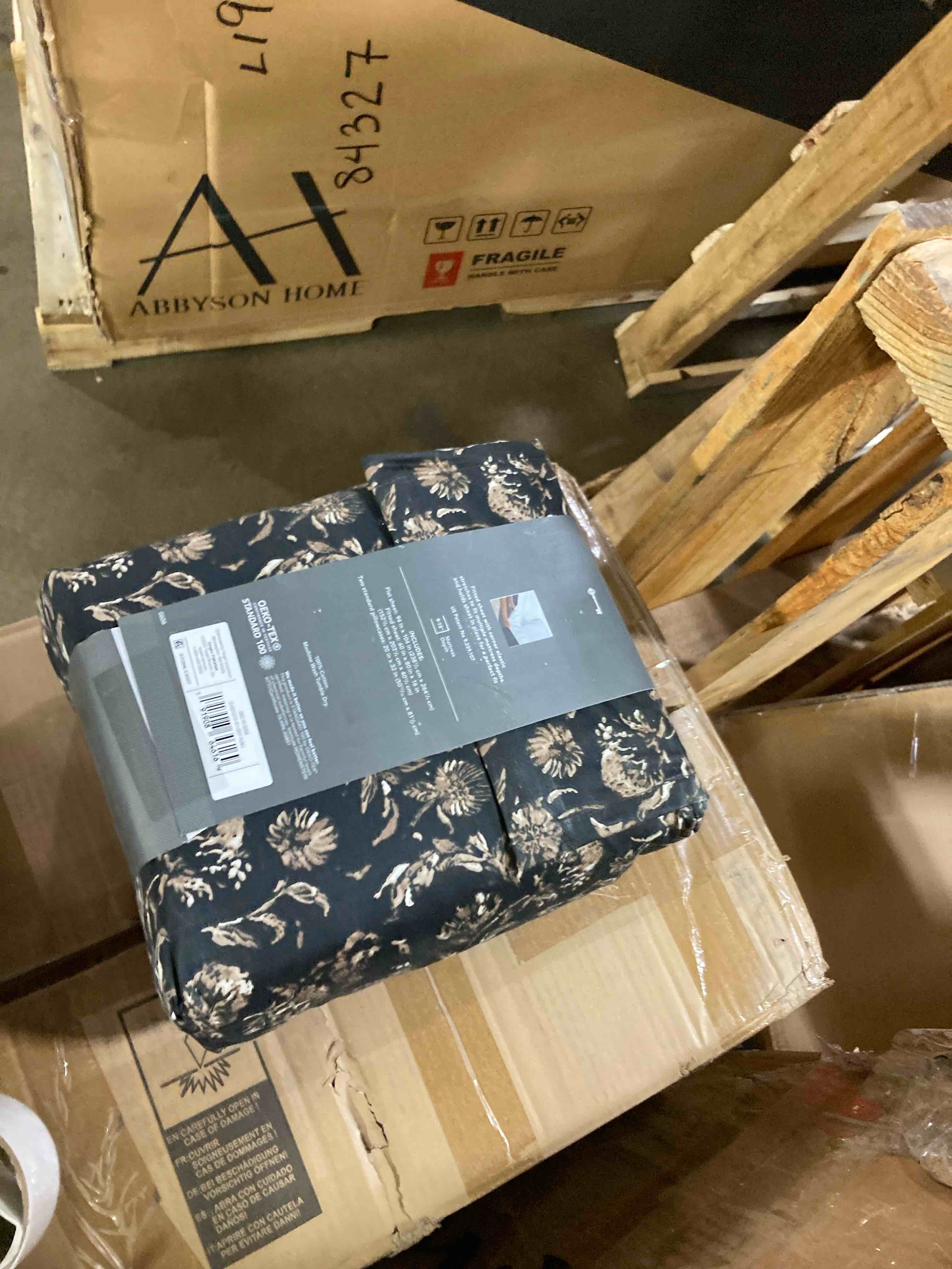 https://s3.amazonaws.com/lotting-images-prod/phillipi/PNK0402087_1744214785518.jpeg