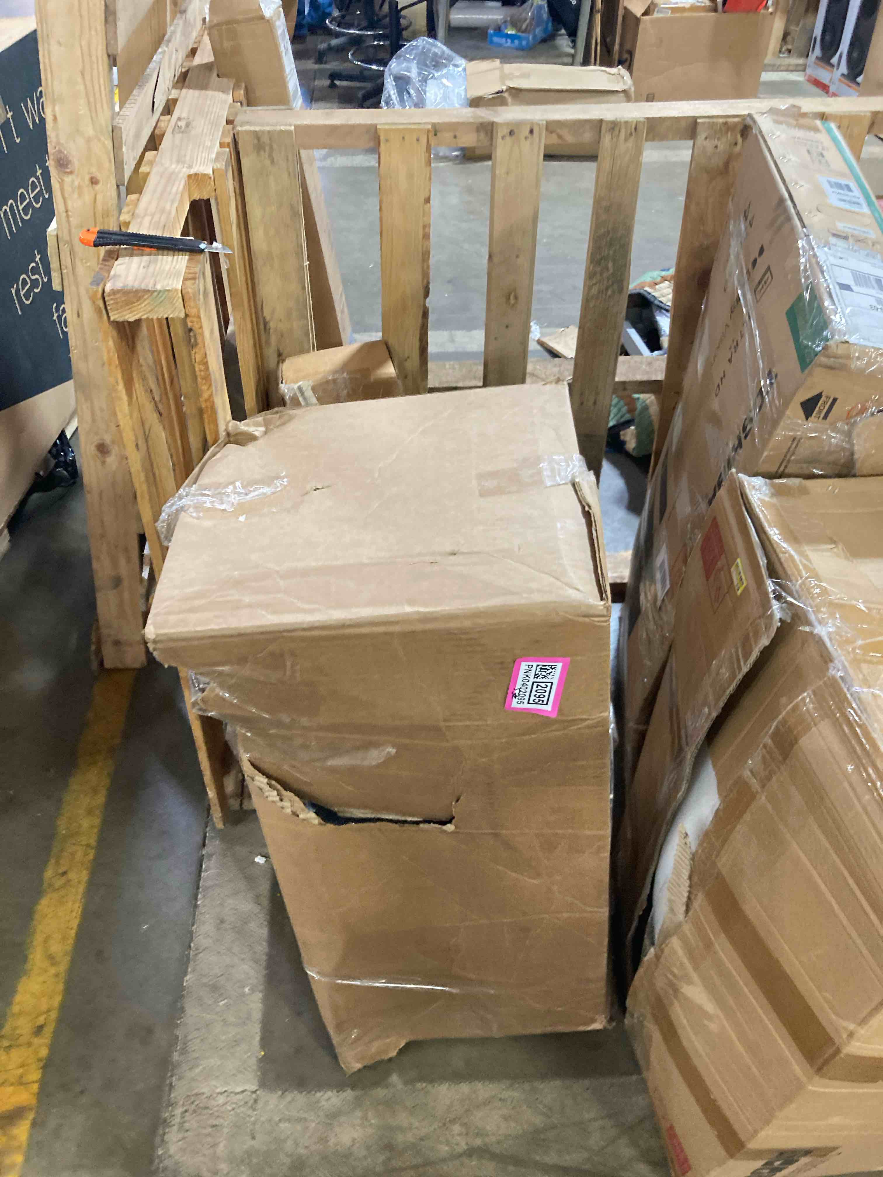 https://s3.amazonaws.com/lotting-images-prod/phillipi/PNK0402095_1744147474192.jpeg