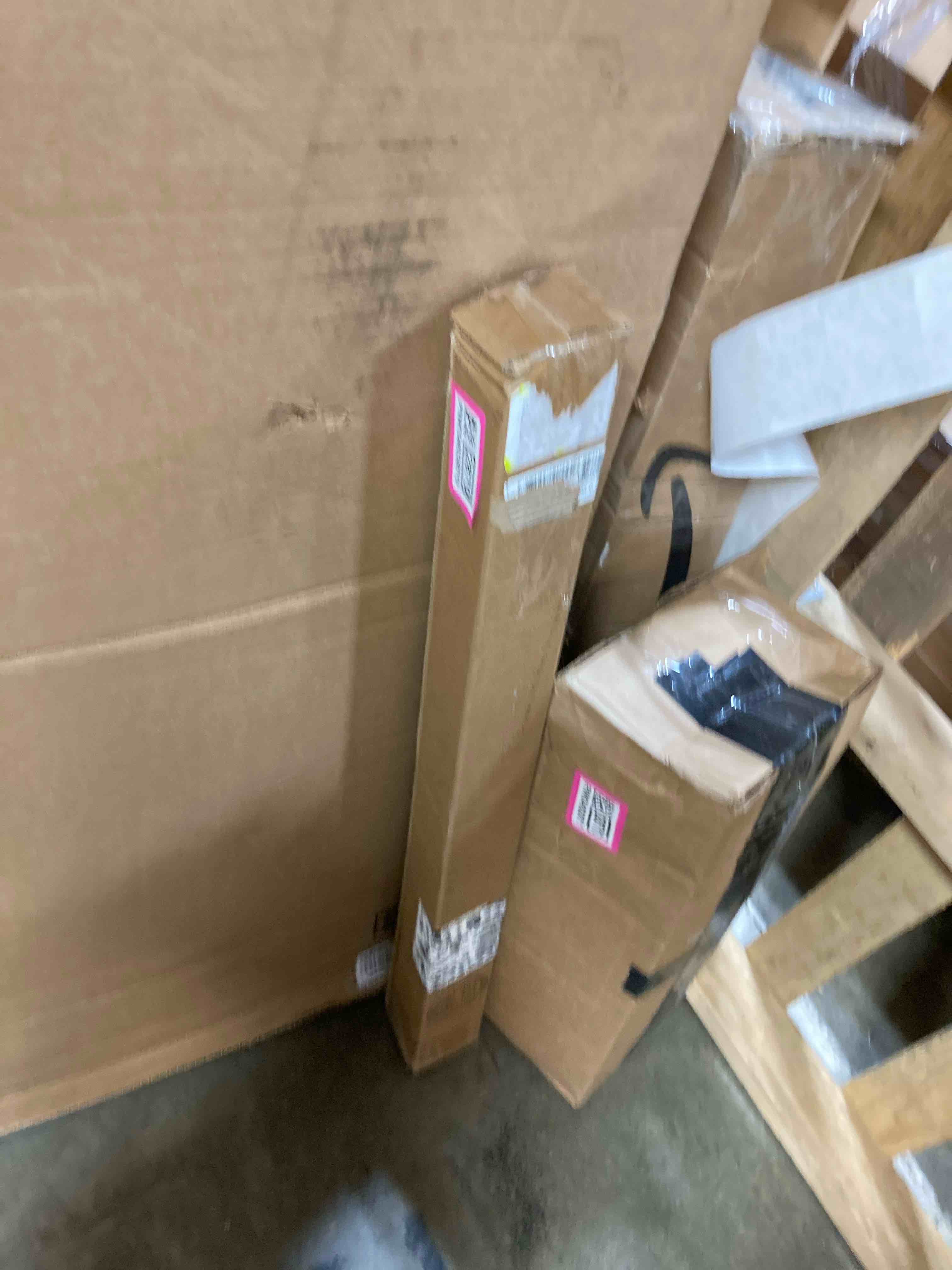 https://s3.amazonaws.com/lotting-images-prod/phillipi/PNK0402870_1742502335331.jpeg