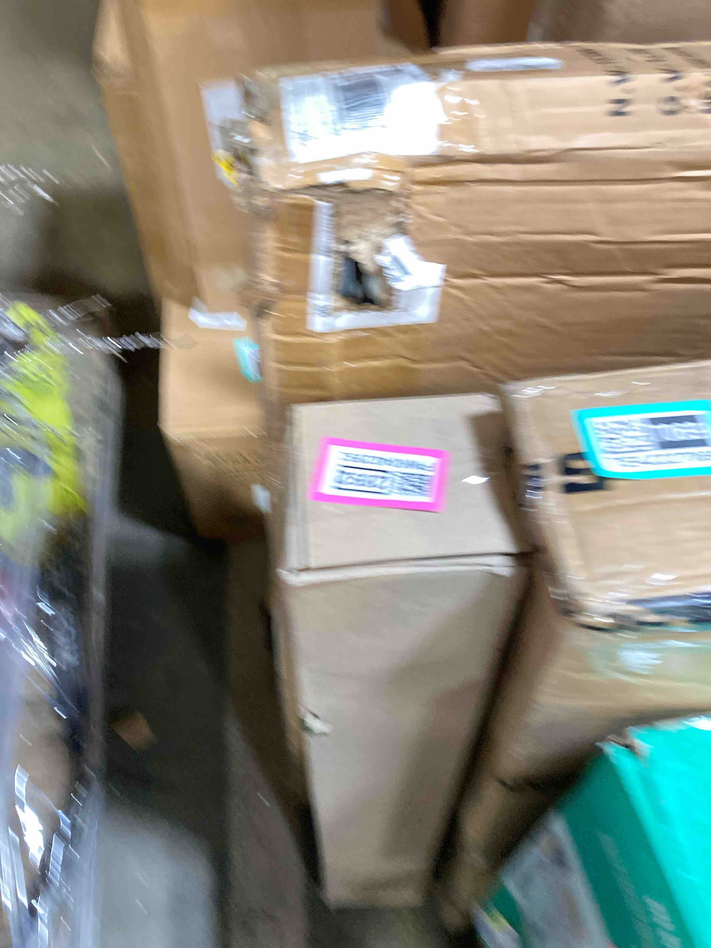 https://s3.amazonaws.com/lotting-images-prod/phillipi/PNK0402892_1742500696491.jpeg