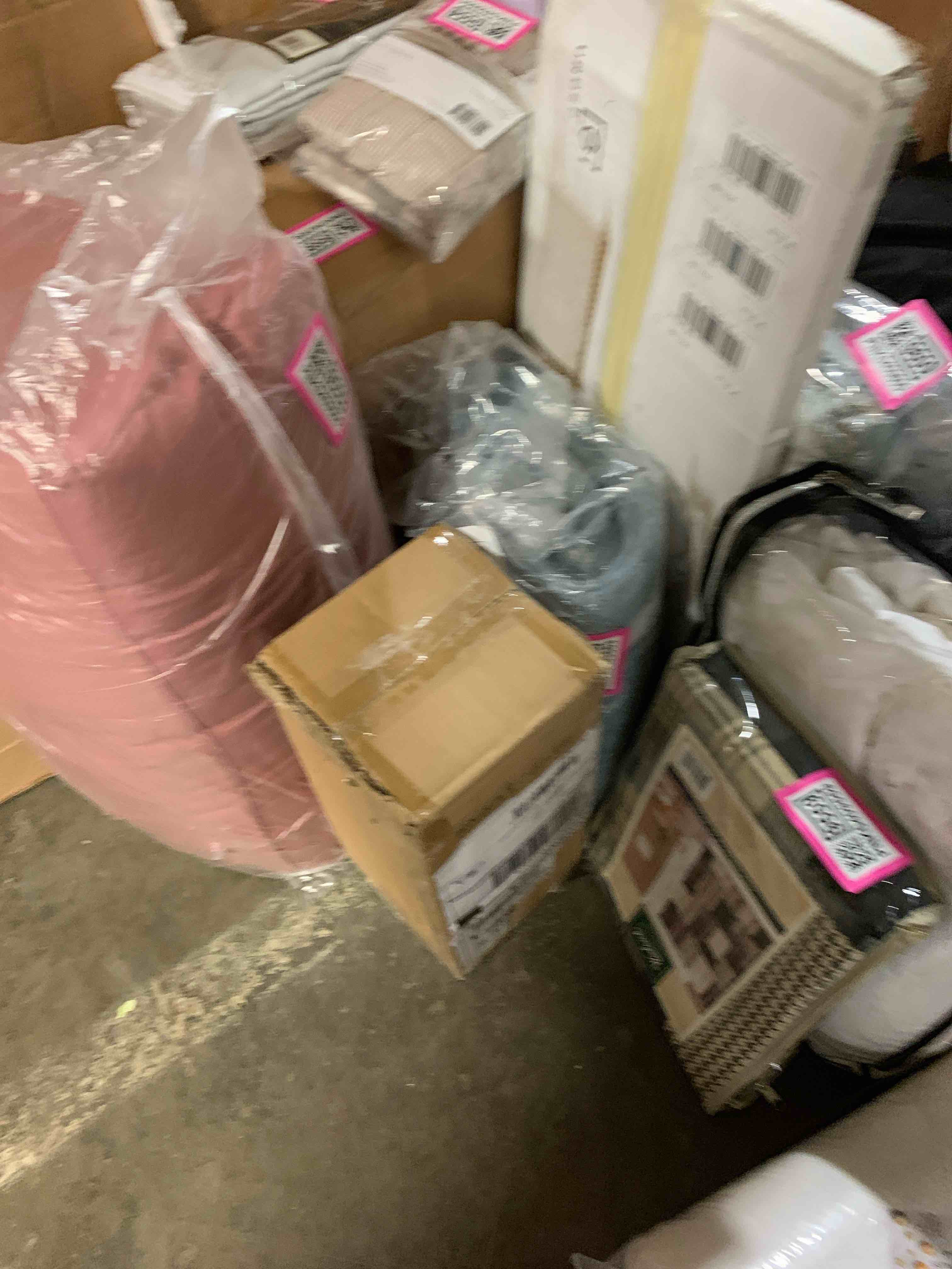 https://s3.amazonaws.com/lotting-images-prod/phillipi/PNK0409561_1738858552494.jpeg