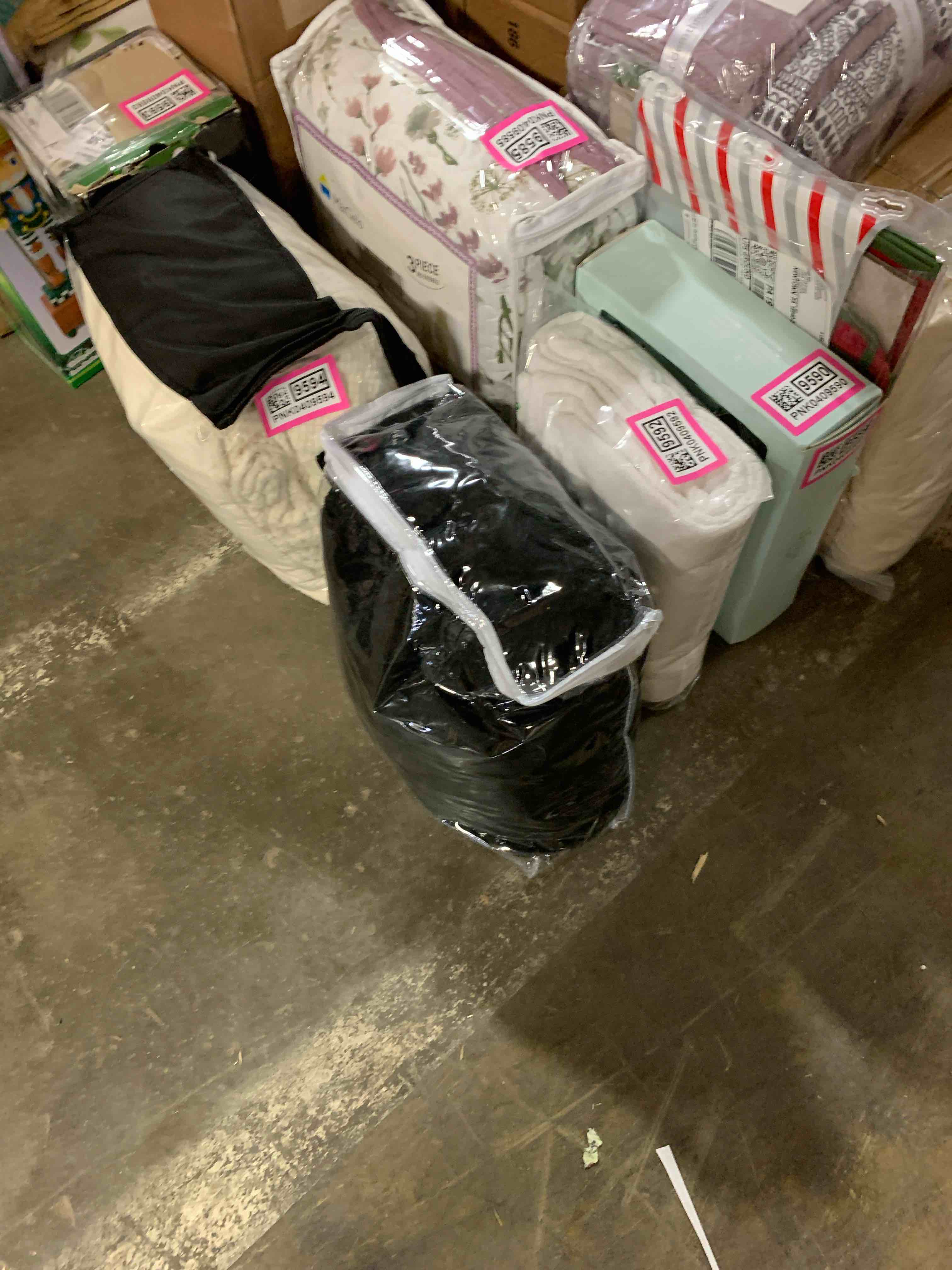 https://s3.amazonaws.com/lotting-images-prod/phillipi/PNK0409597_1738857201178.jpeg