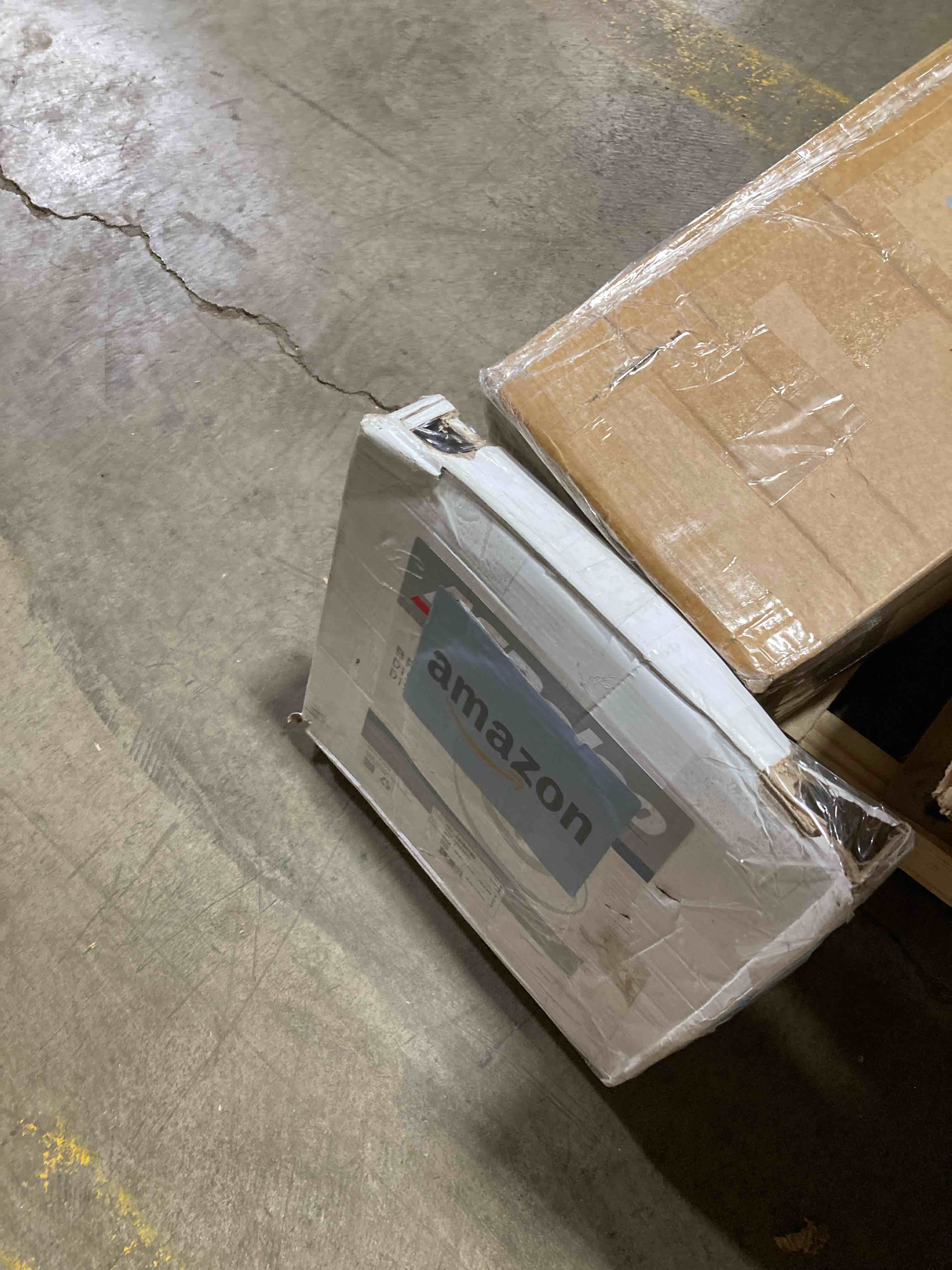 https://s3.amazonaws.com/lotting-images-prod/phillipi/PNK0413050_1740092552729.jpeg