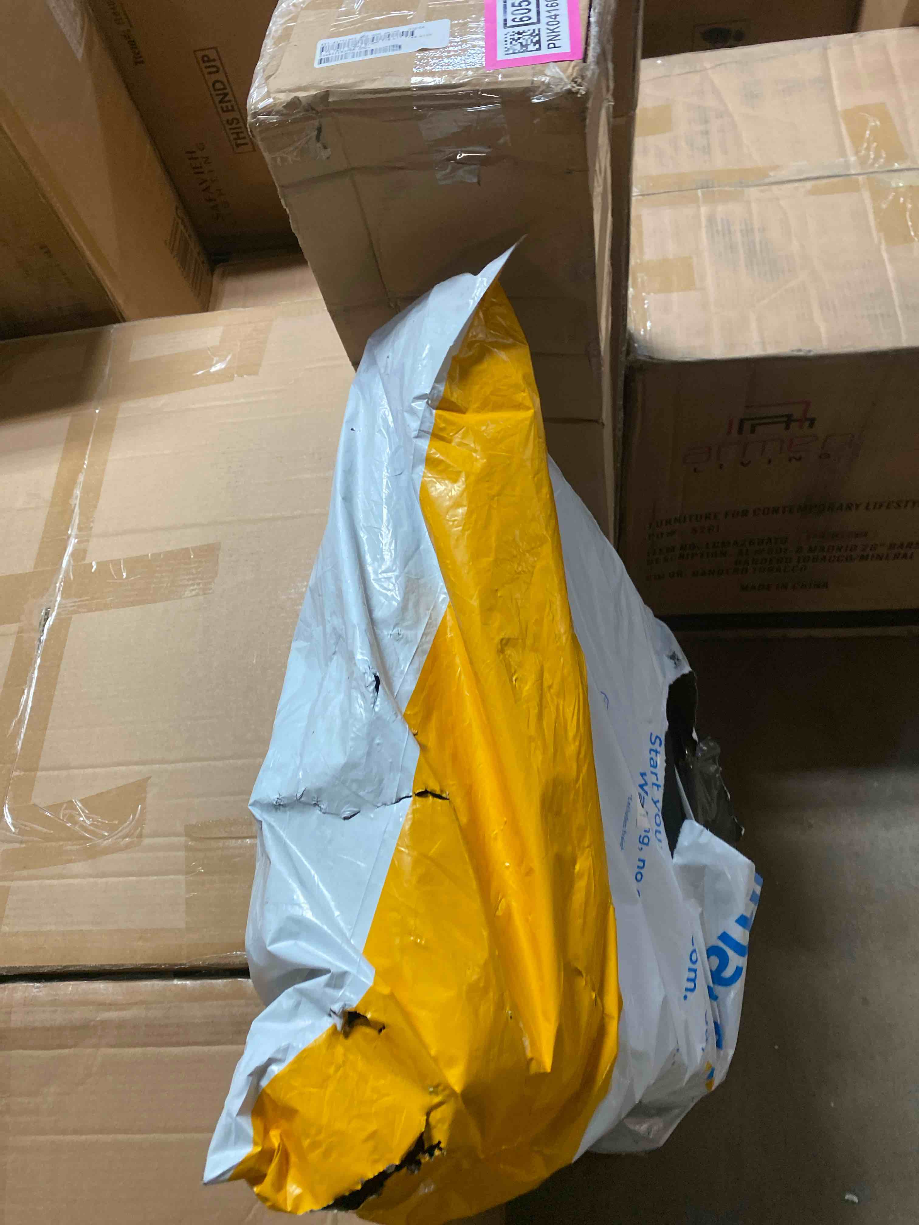 https://s3.amazonaws.com/lotting-images-prod/phillipi/PNK0416053_1734387875160.jpeg