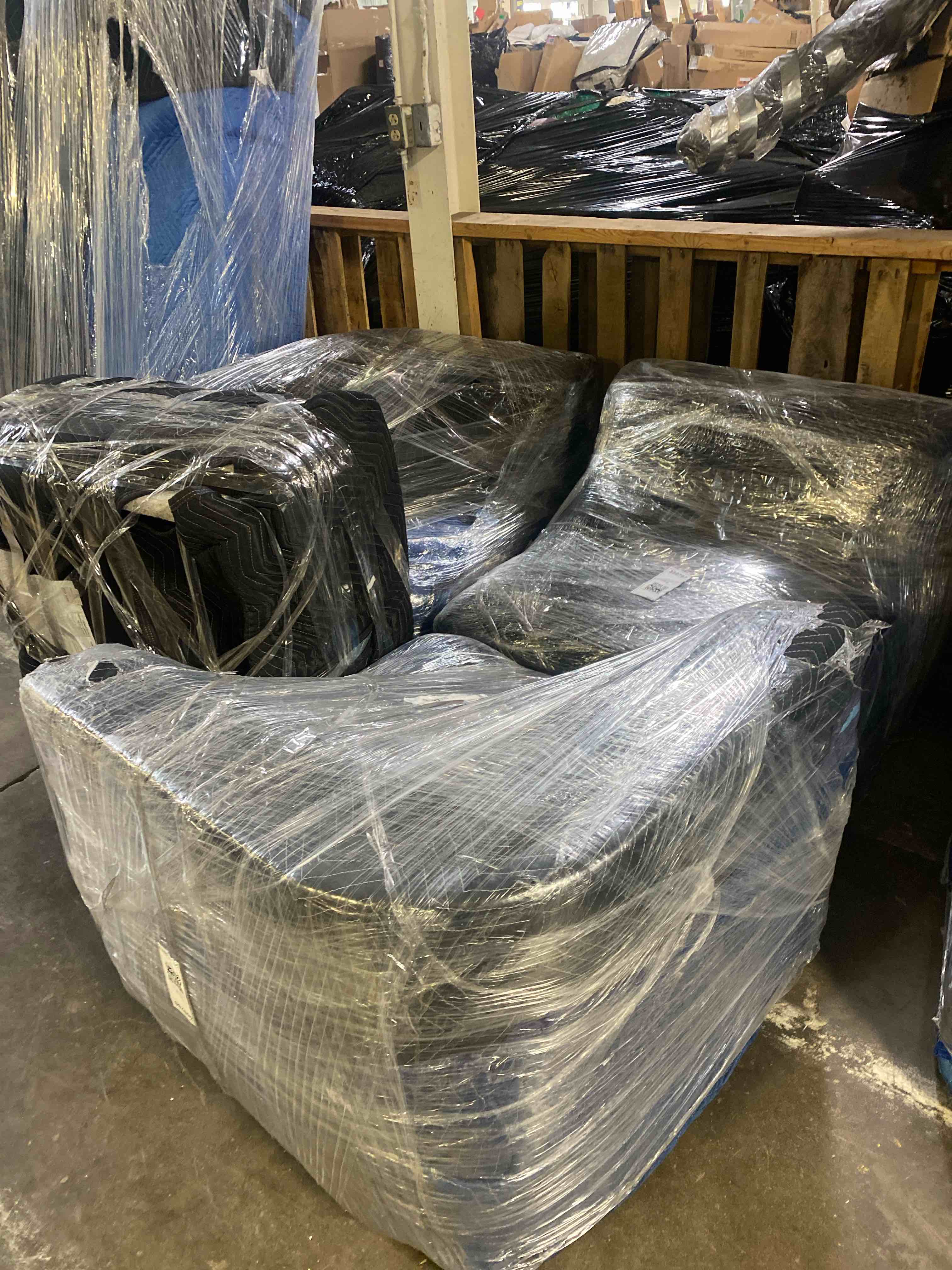 https://s3.amazonaws.com/lotting-images-prod/phillipi/PNK0425143_1733417010129.jpeg