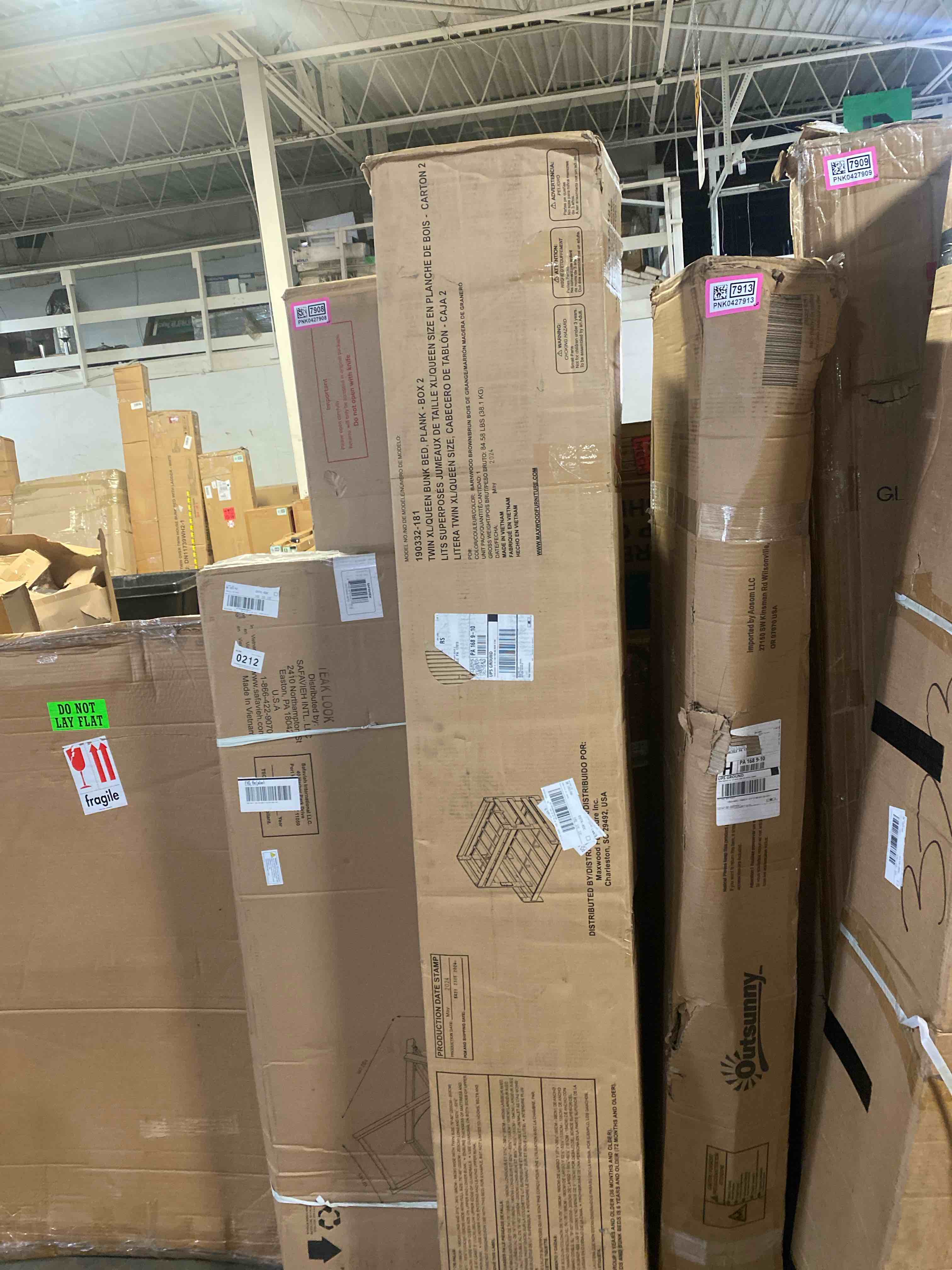 https://s3.amazonaws.com/lotting-images-prod/phillipi/PNK0427916_1729705630962.jpeg