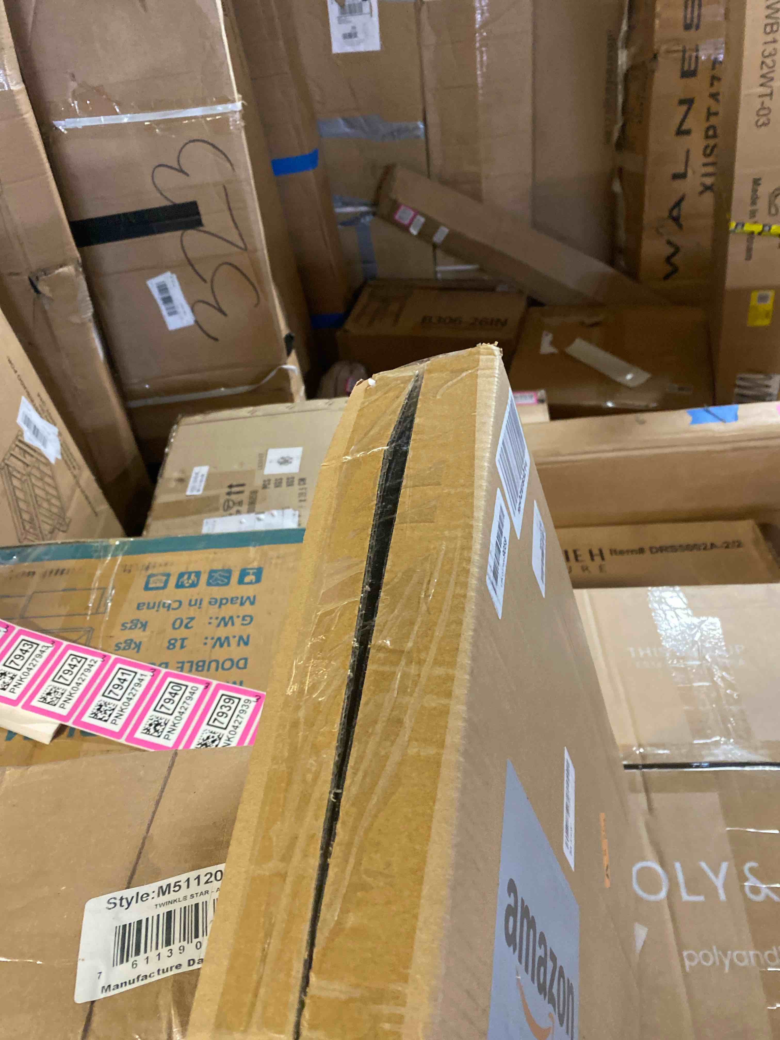 https://s3.amazonaws.com/lotting-images-prod/phillipi/PNK0427937_1729709567854.jpeg