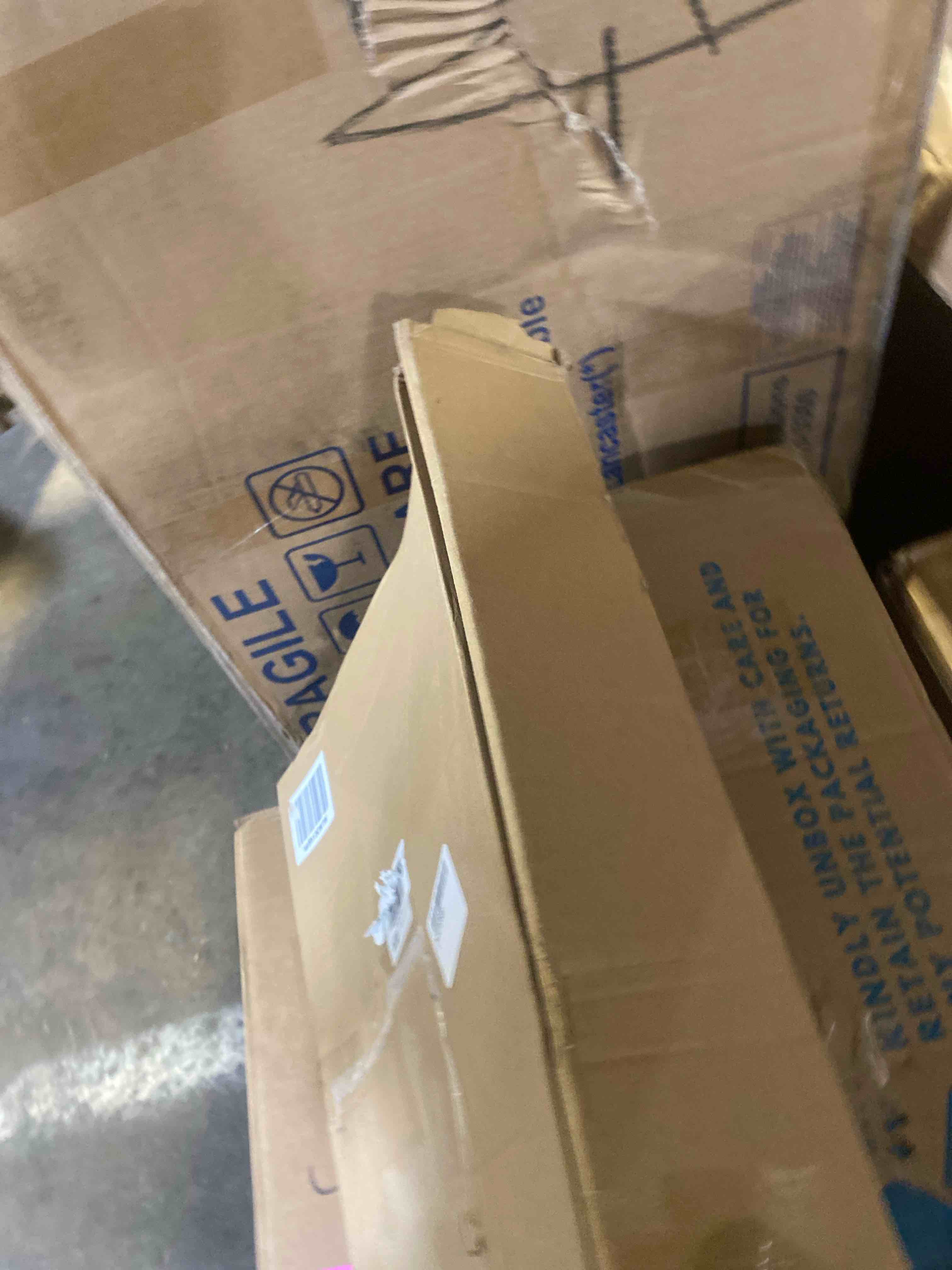 https://s3.amazonaws.com/lotting-images-prod/phillipi/PNK0427995_1729797808807.jpeg