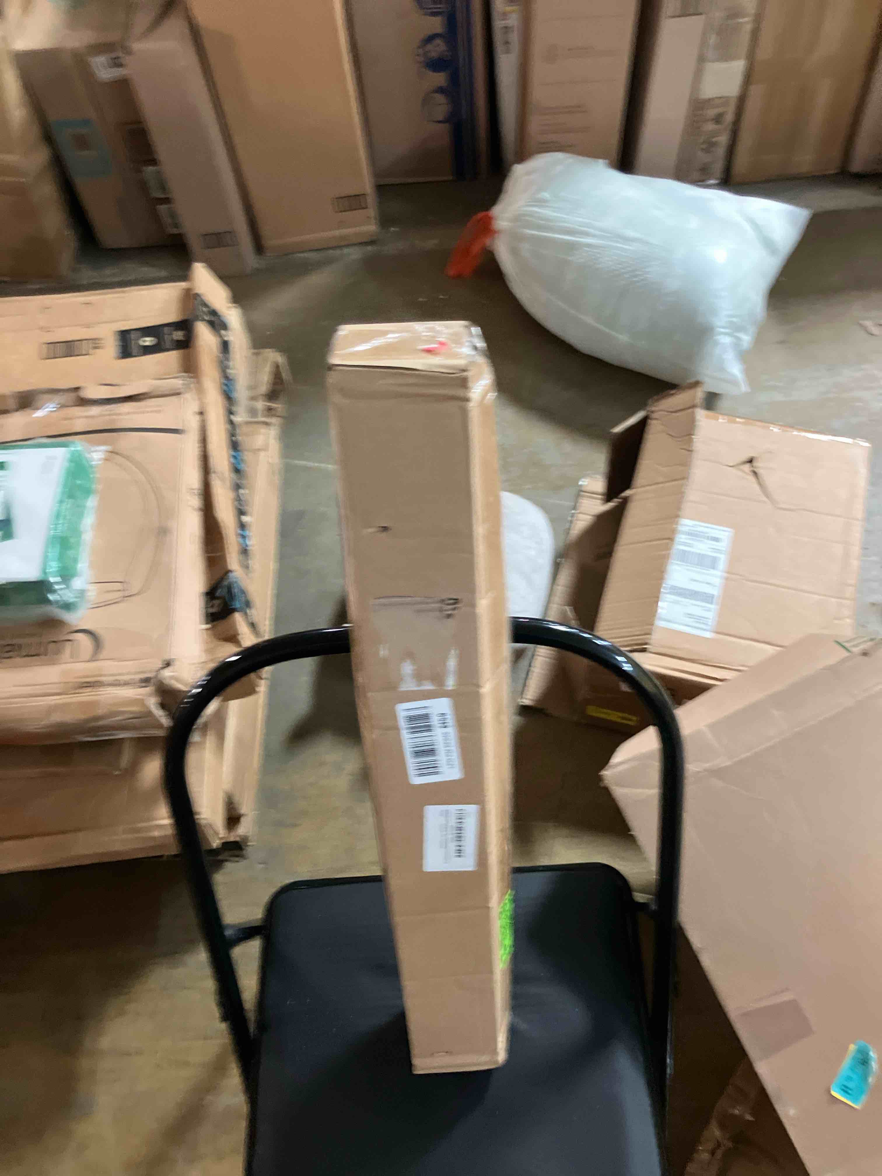 https://s3.amazonaws.com/lotting-images-prod/phillipi/PNK0430174_1756833043467.jpeg