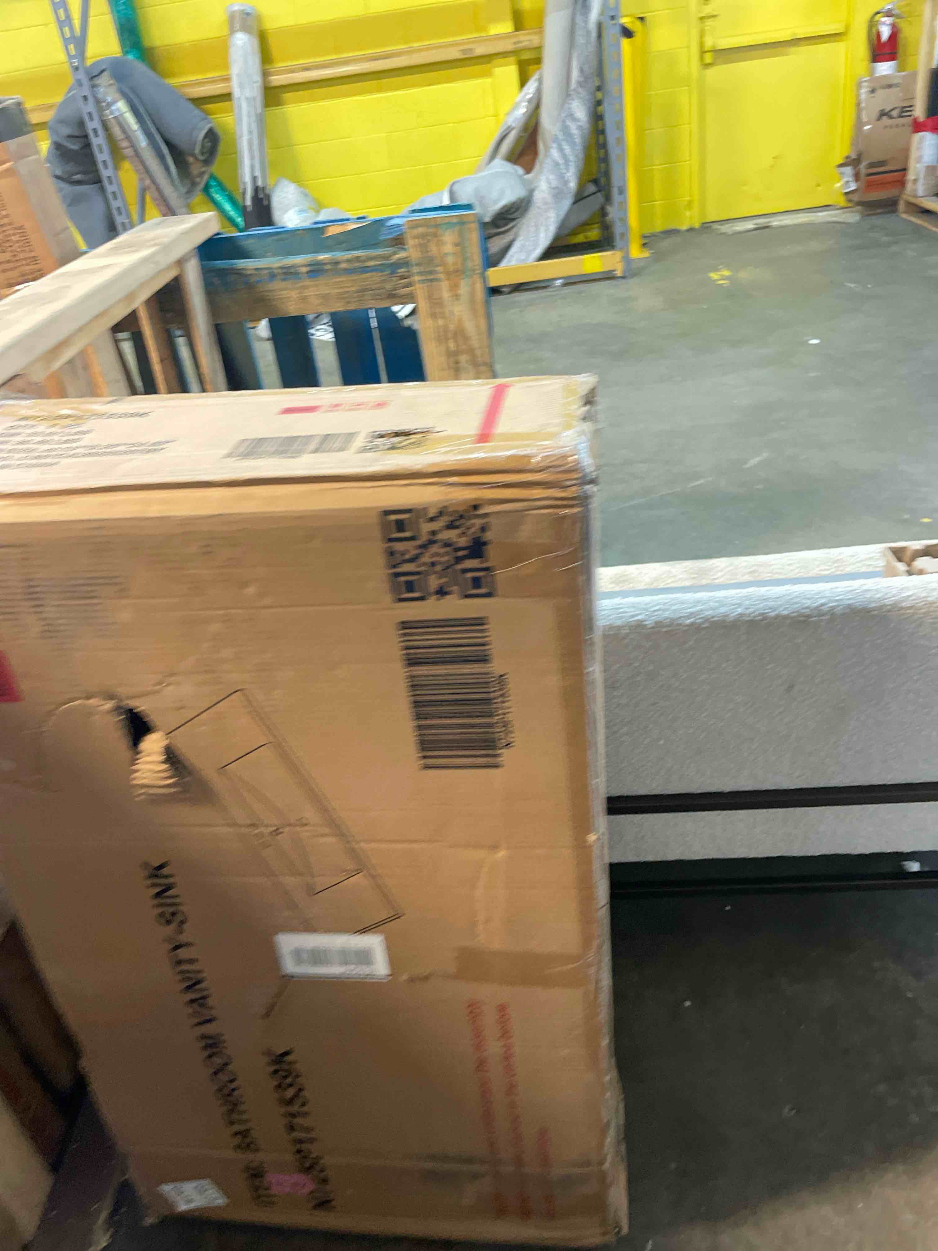 https://s3.amazonaws.com/lotting-images-prod/phillipi/PNK0430352_1756827796622.jpeg
