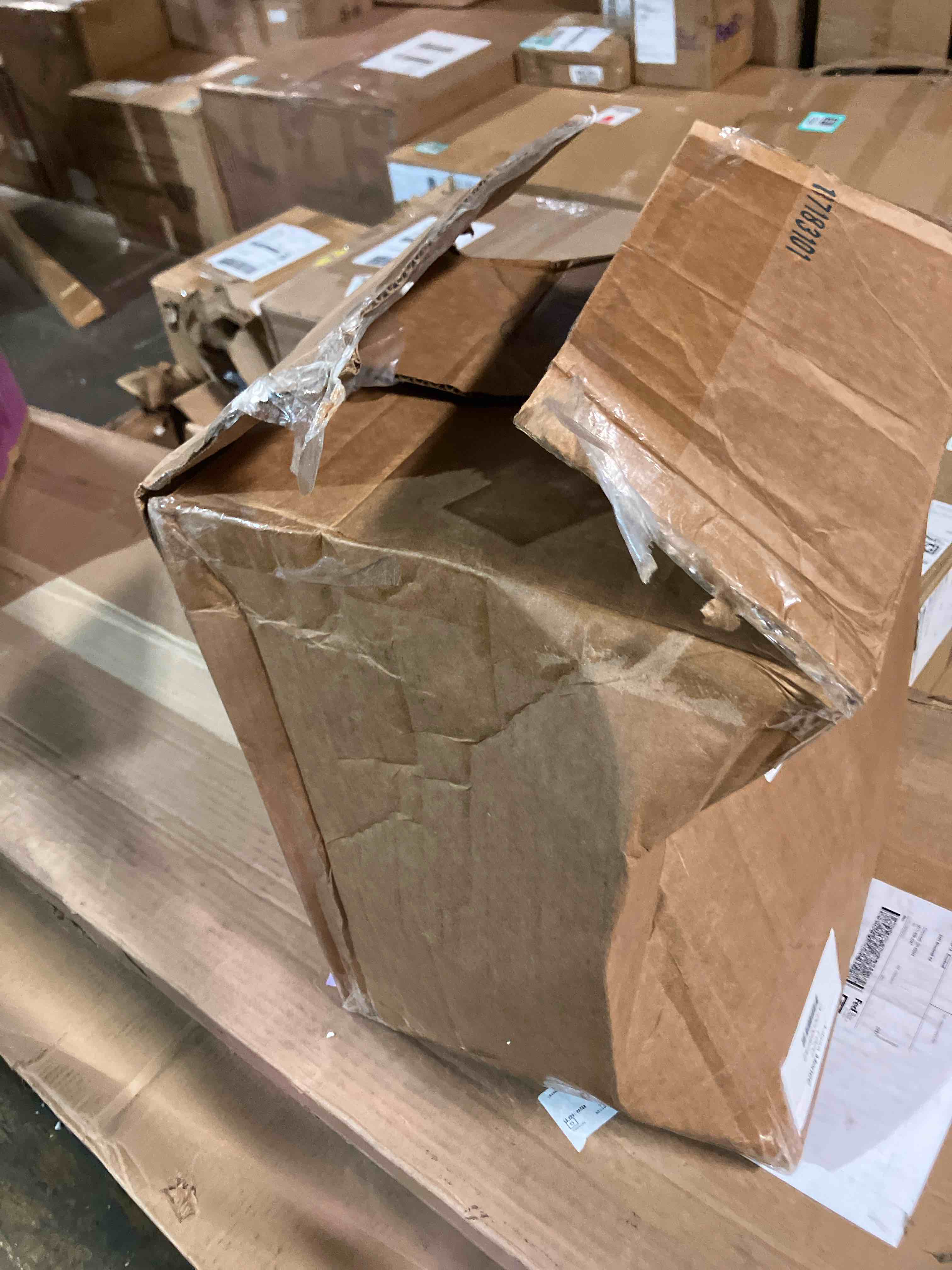 https://s3.amazonaws.com/lotting-images-prod/phillipi/PNK0430715_1756502118174.jpeg