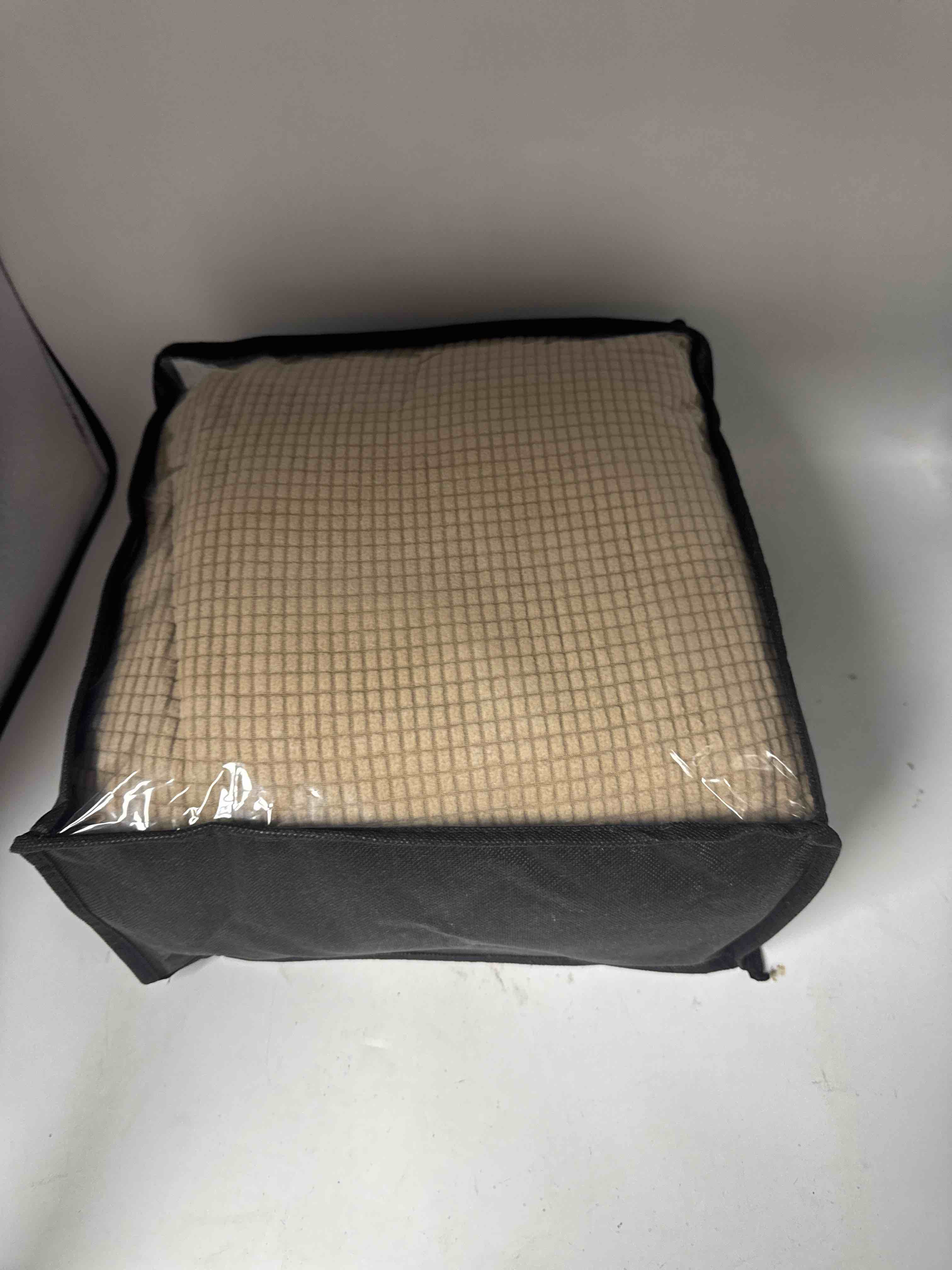 https://s3.amazonaws.com/lotting-images-prod/phillipi/PNK0431884_1730755256042.jpeg