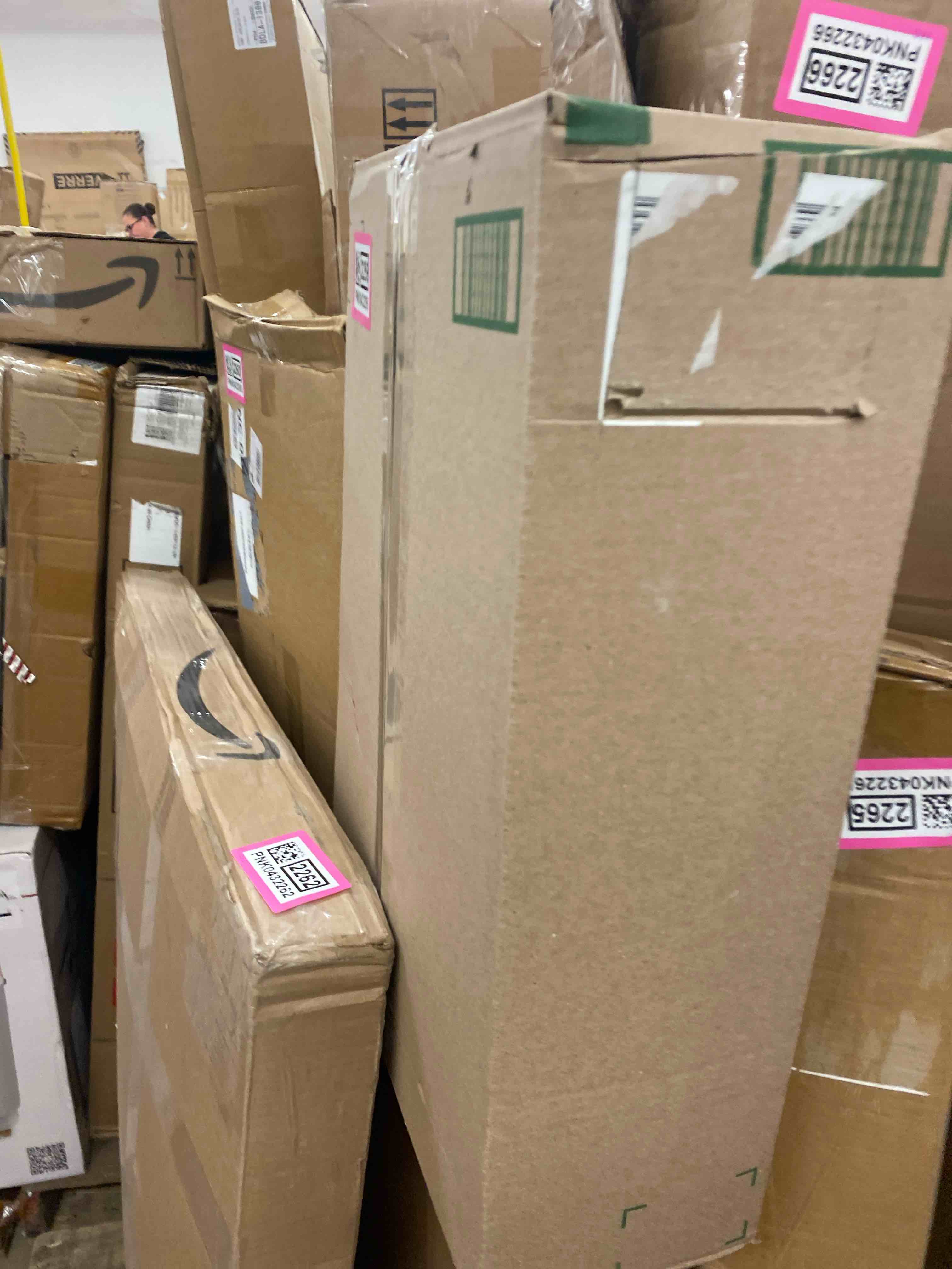 https://s3.amazonaws.com/lotting-images-prod/phillipi/PNK0432259_1738175725977.jpeg