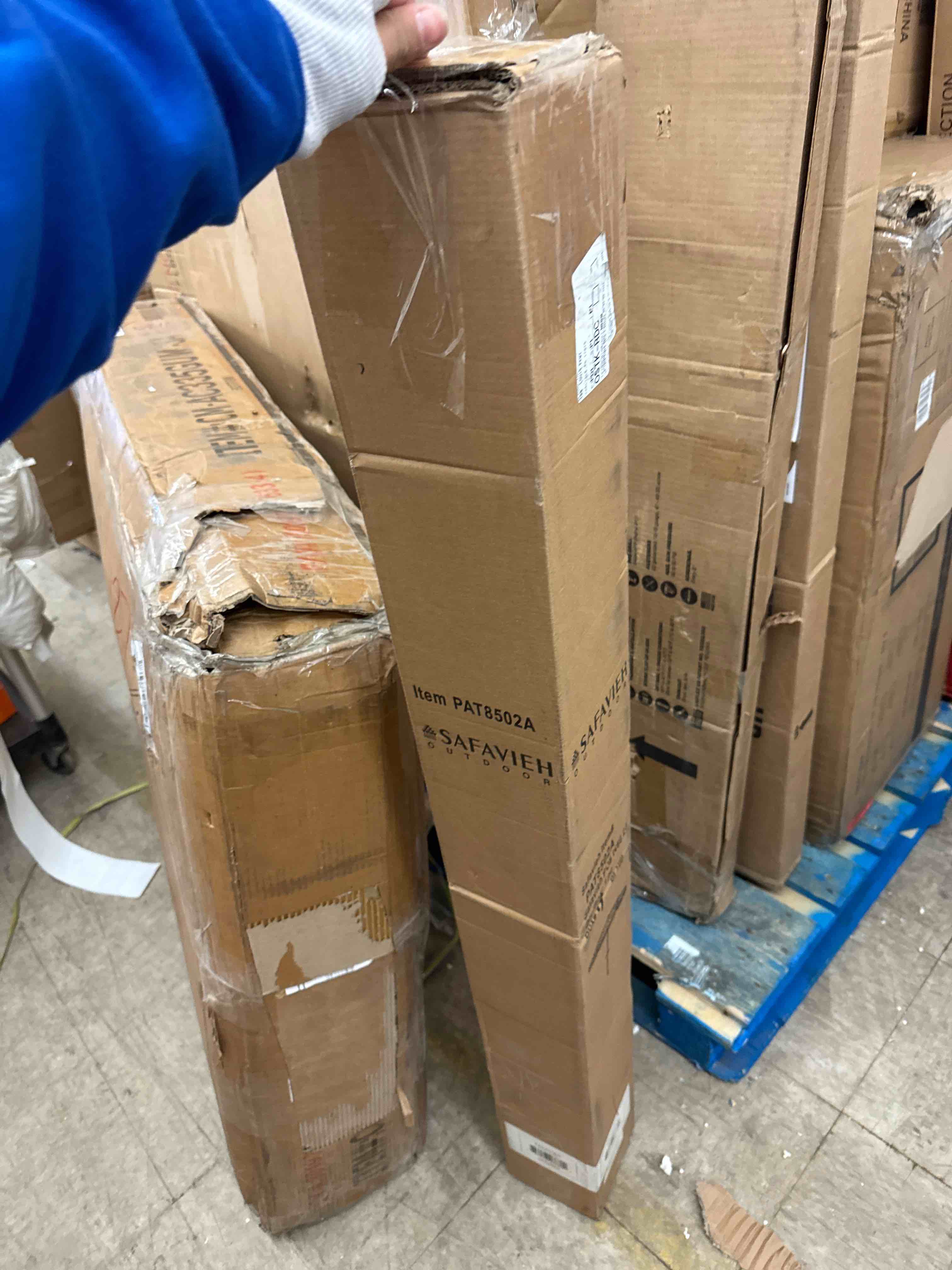 https://s3.amazonaws.com/lotting-images-prod/phillipi/PNK0432330_1738081629932.jpeg