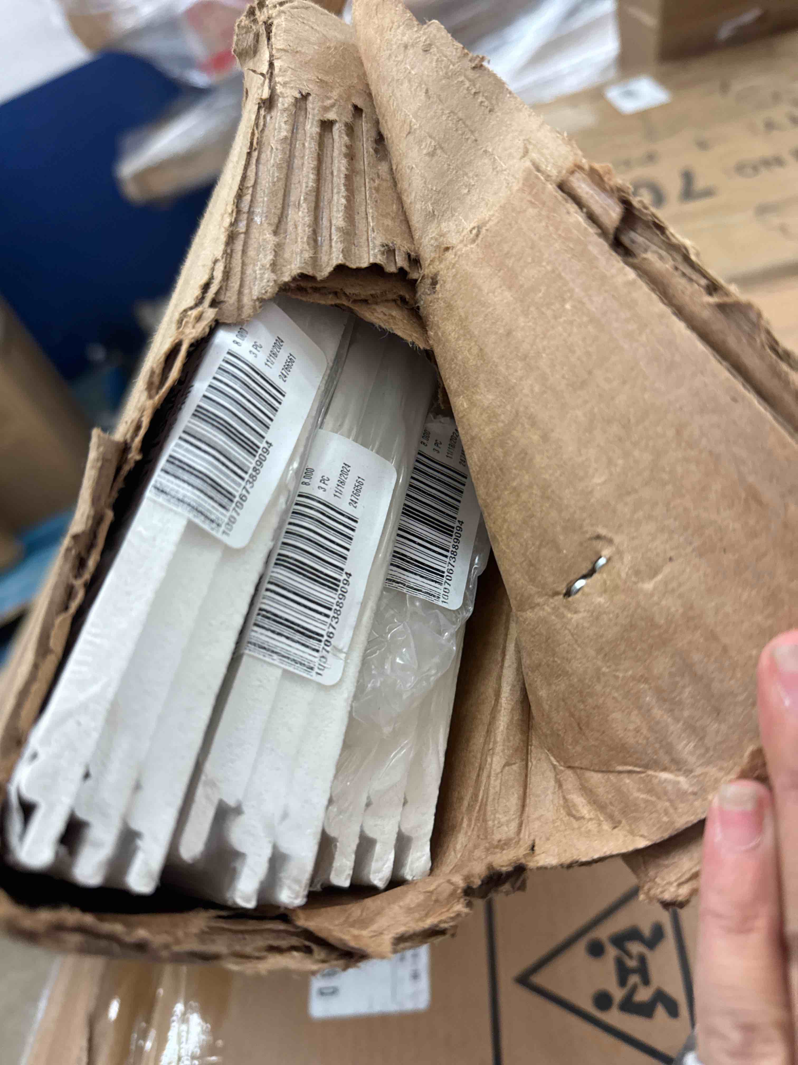 https://s3.amazonaws.com/lotting-images-prod/phillipi/PNK0432333_1738080481293.jpeg
