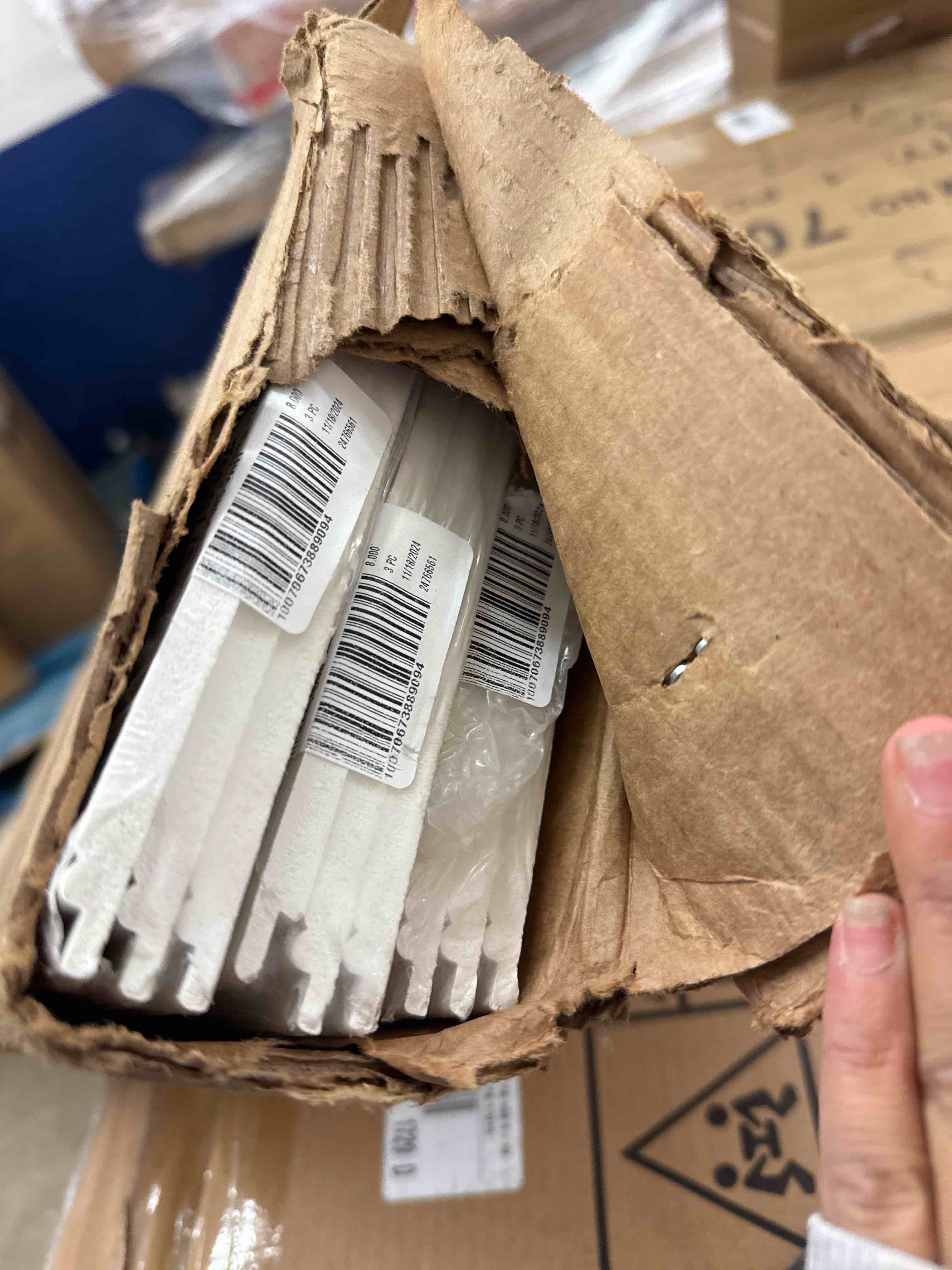 https://s3.amazonaws.com/lotting-images-prod/phillipi/PNK0432333_1738080482177.jpeg